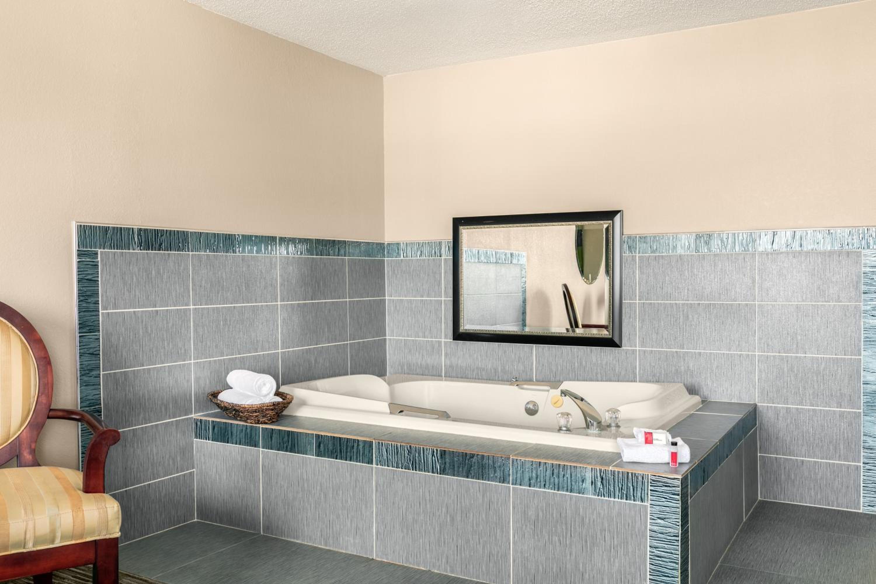 Deluxe King Studio Suite - Non-SmokingÂ  - Photo 4