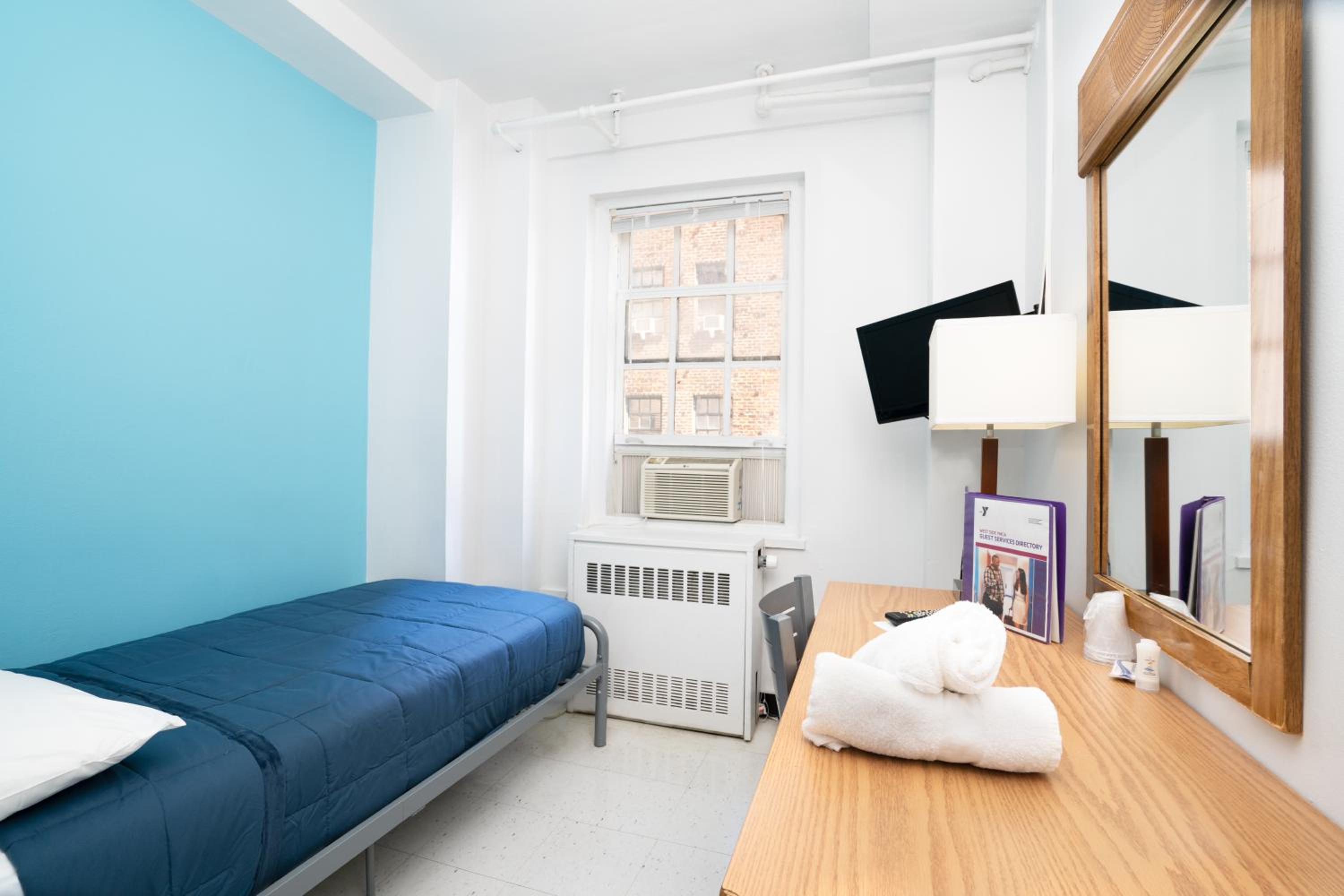 Private Single Room with Shared Bathroom photo 1