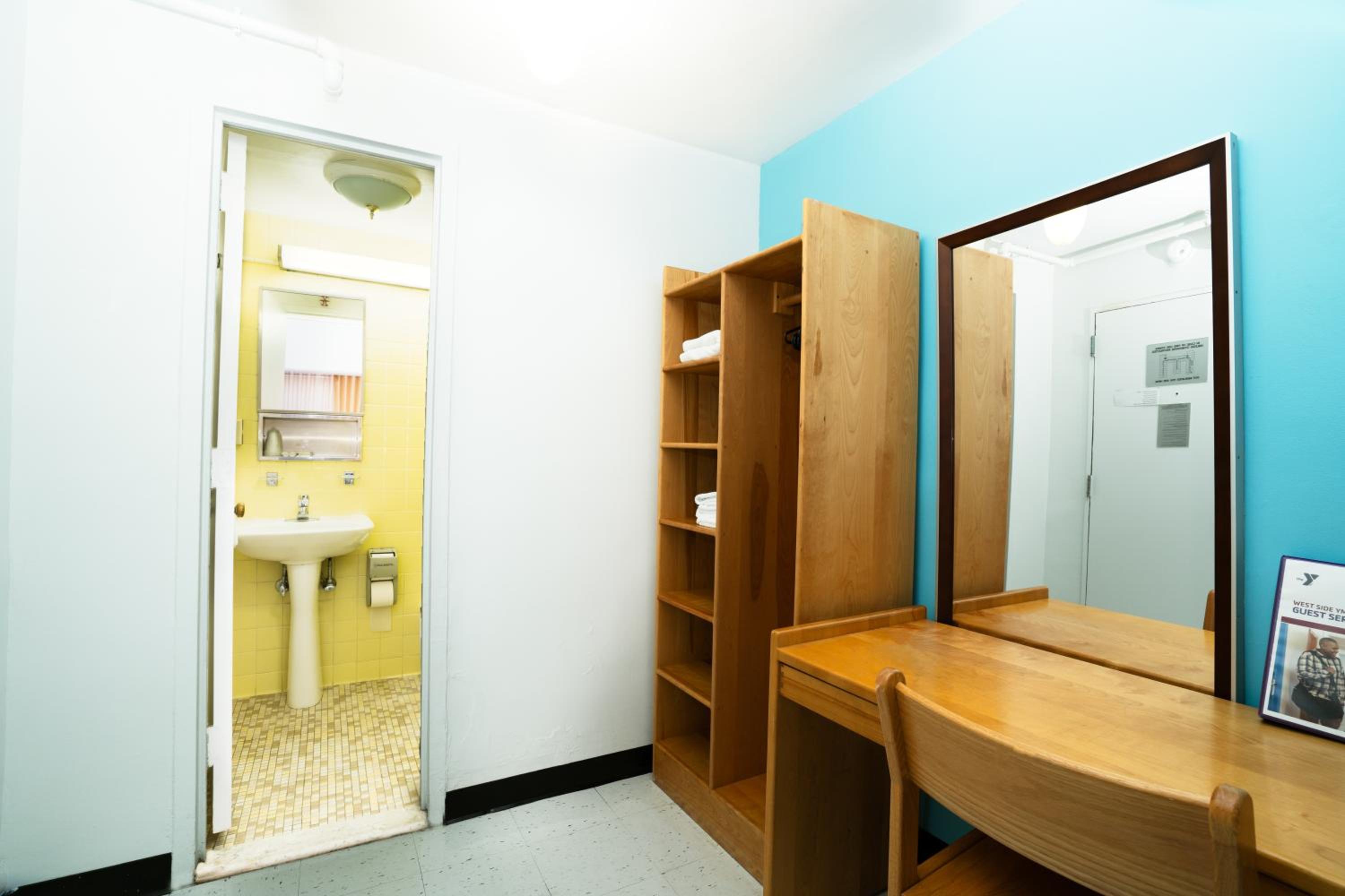 Deluxe Double Room with Private Bathroom photo 3