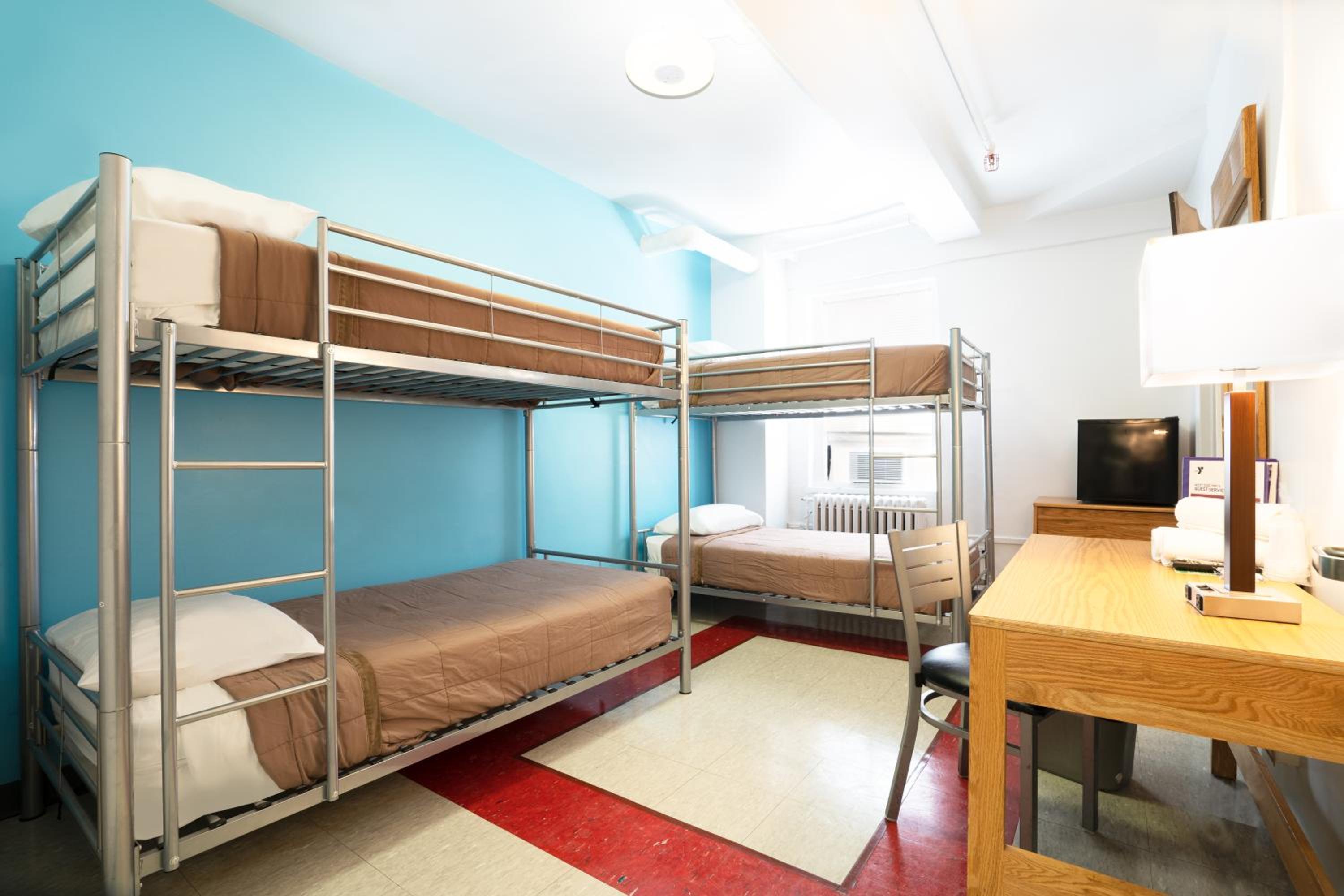 Private Quadruple Room with Shared Bathroom photo 1