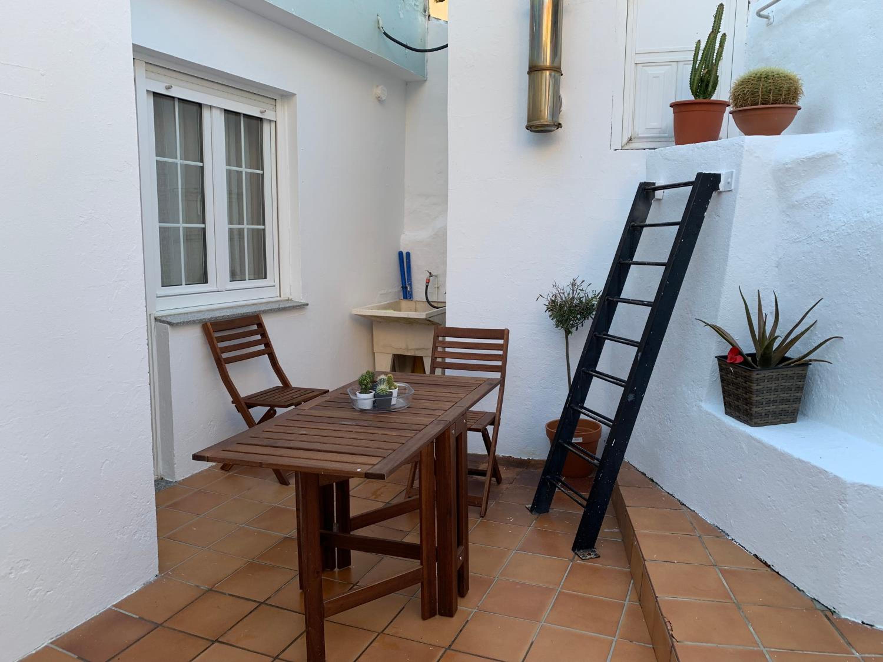Three-Bedroom House - Photo 3