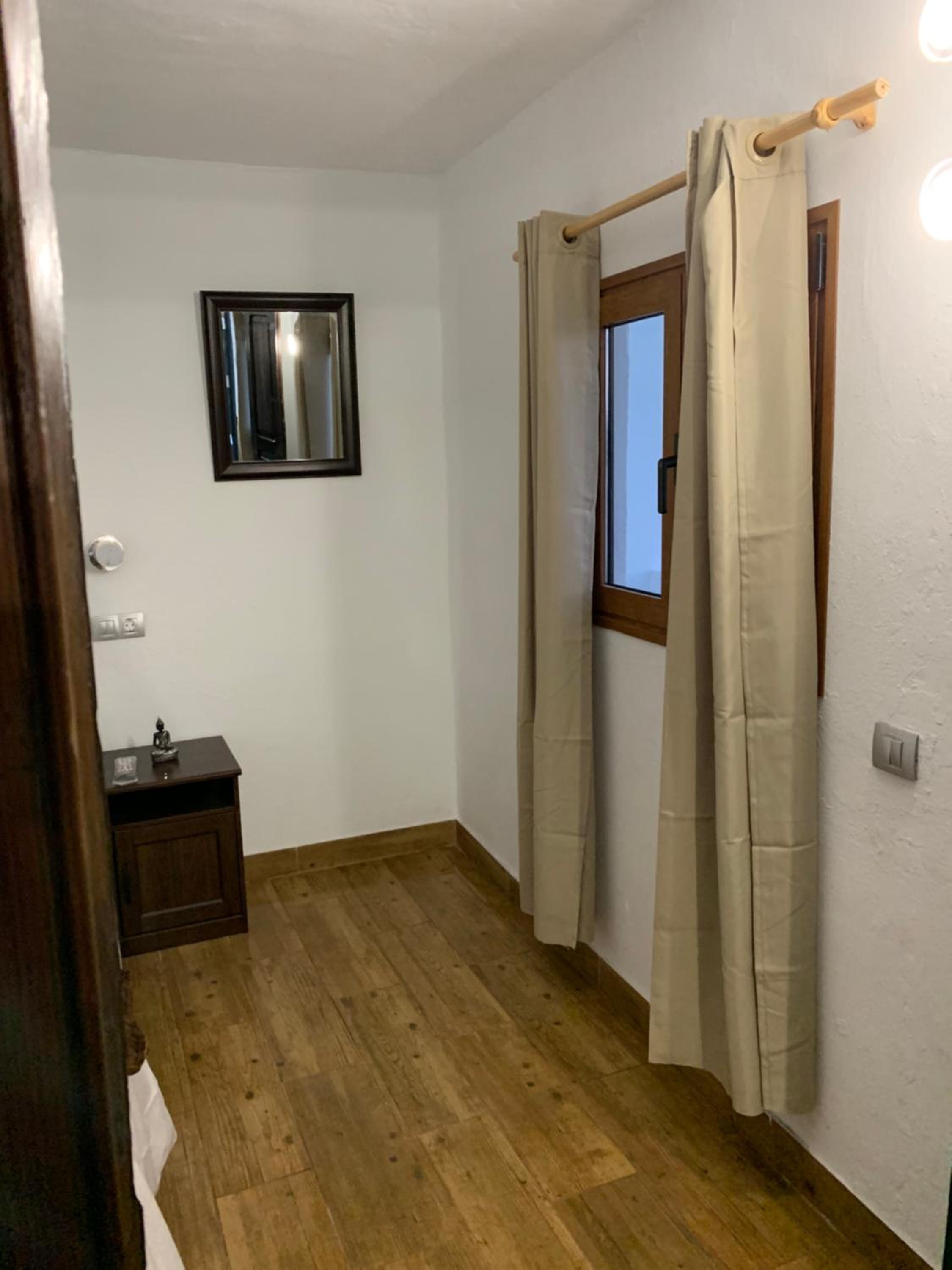 Deluxe Double or Twin Room with Balcony - Photo 1