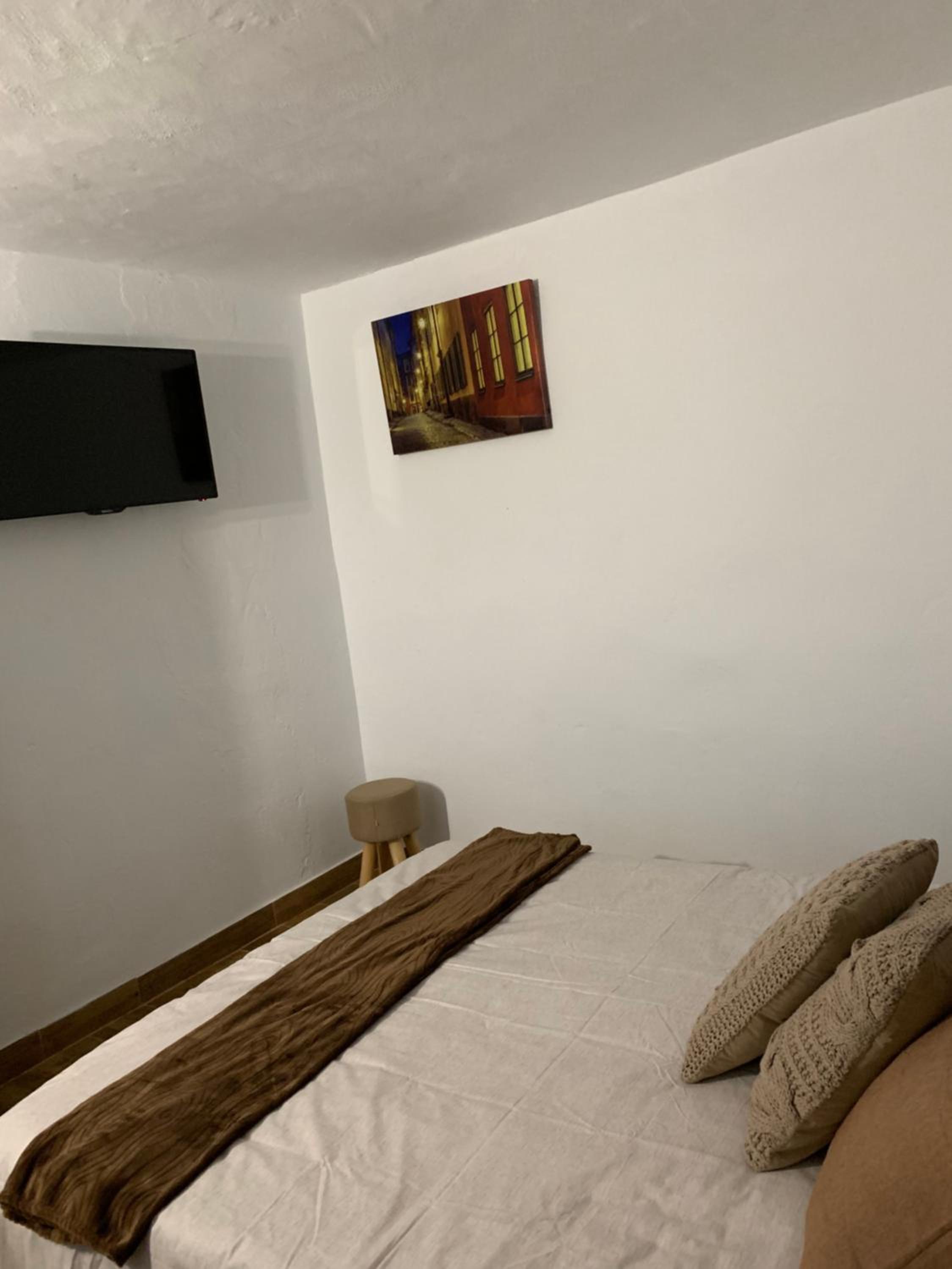 Deluxe Double or Twin Room with Balcony - Photo 6