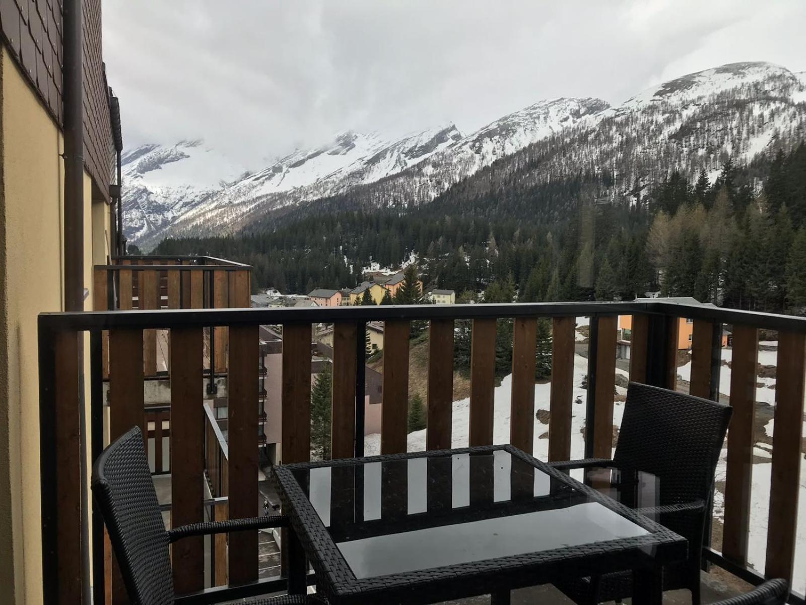 Two-Bedroom Apartment with Balcony photo 2