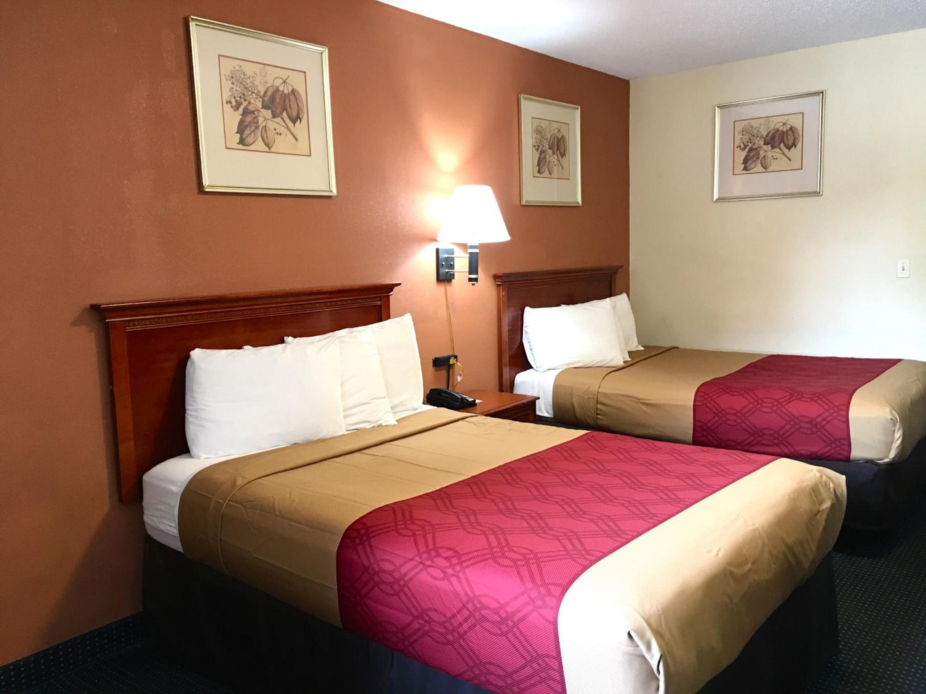 Standard Room with Two Double Beds - Non-Smoking - Photo 4