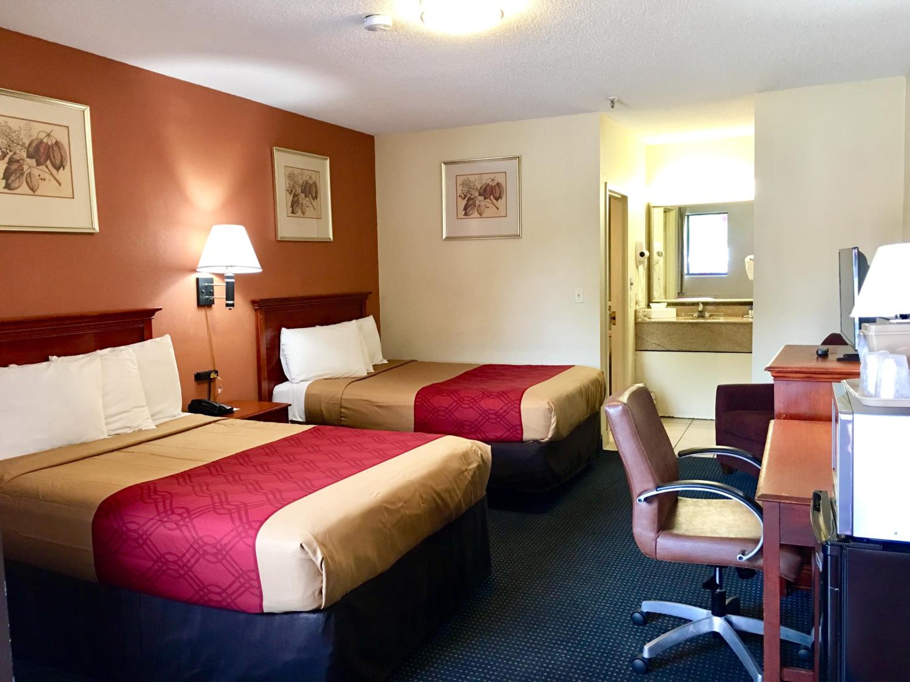 Standard Room with Two Double Beds - Non-Smoking - Photo 3