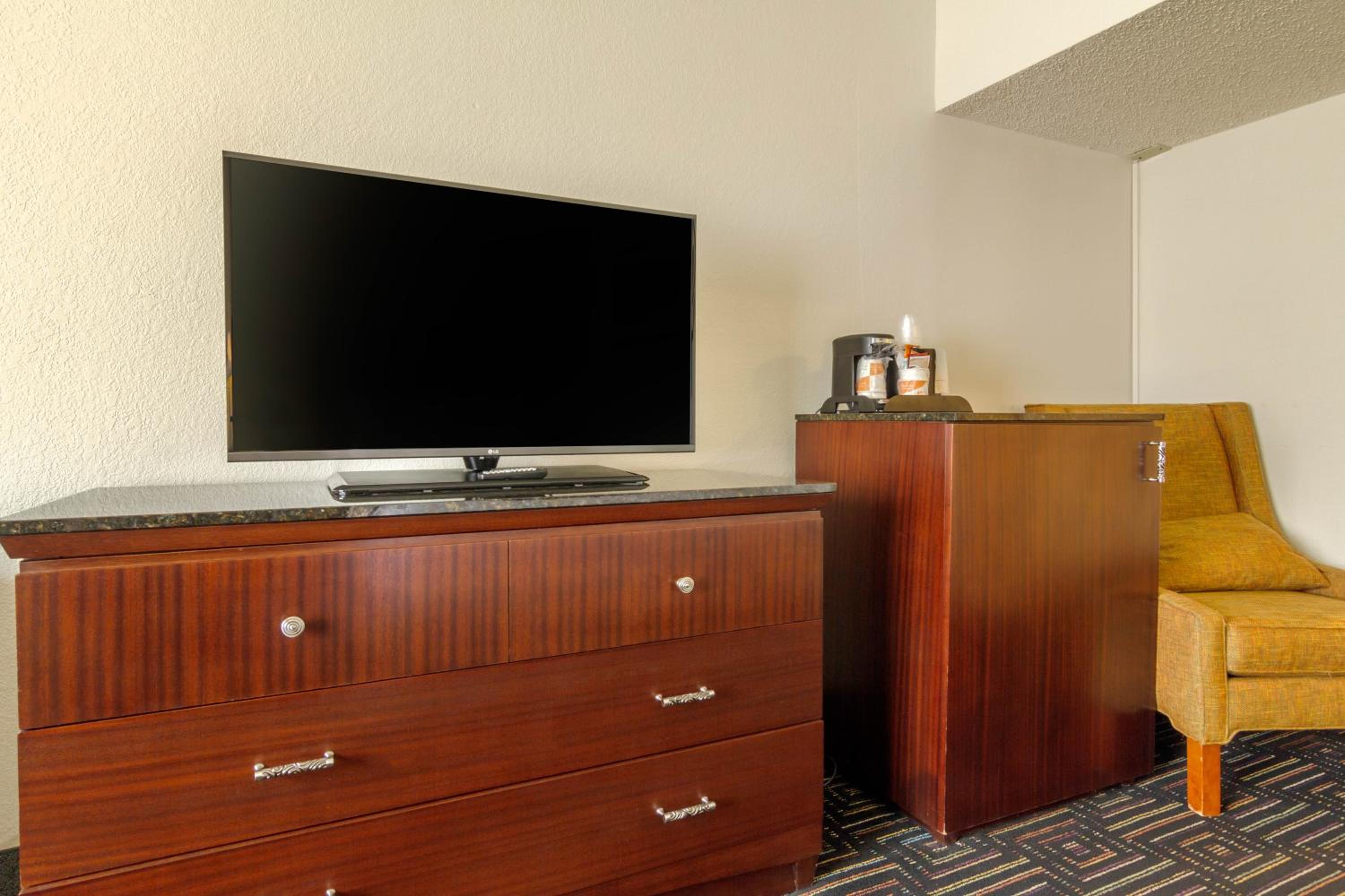 Standard Double Room with Two Double Beds - Non-Smoking/Interior Halls - Photo 1