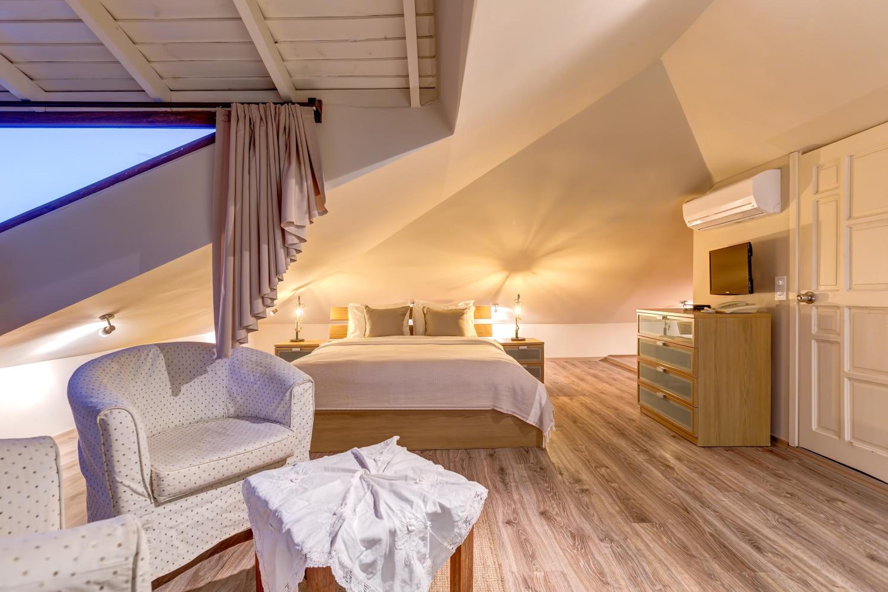 Double Room - Attic photo 3