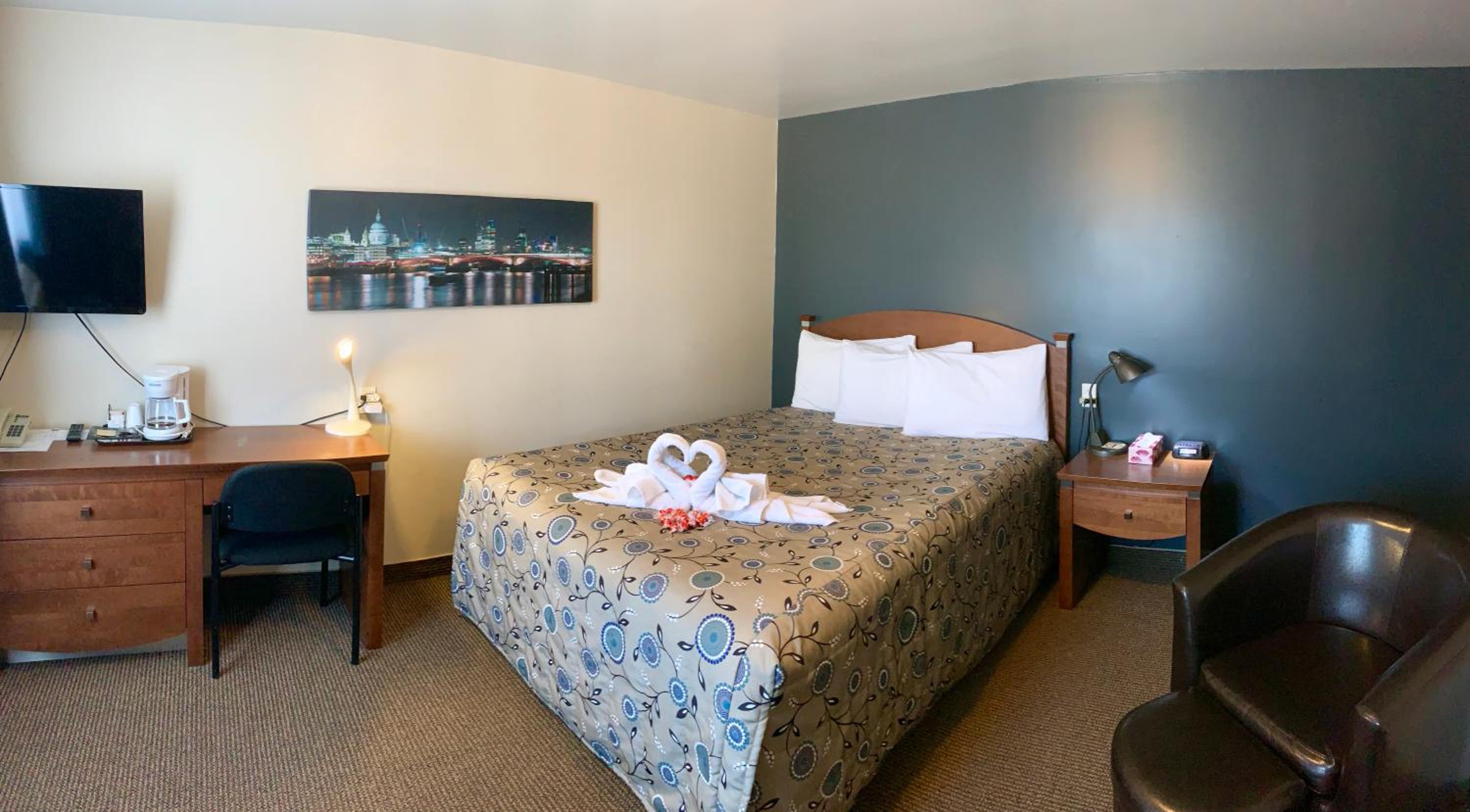Standard Queen Room