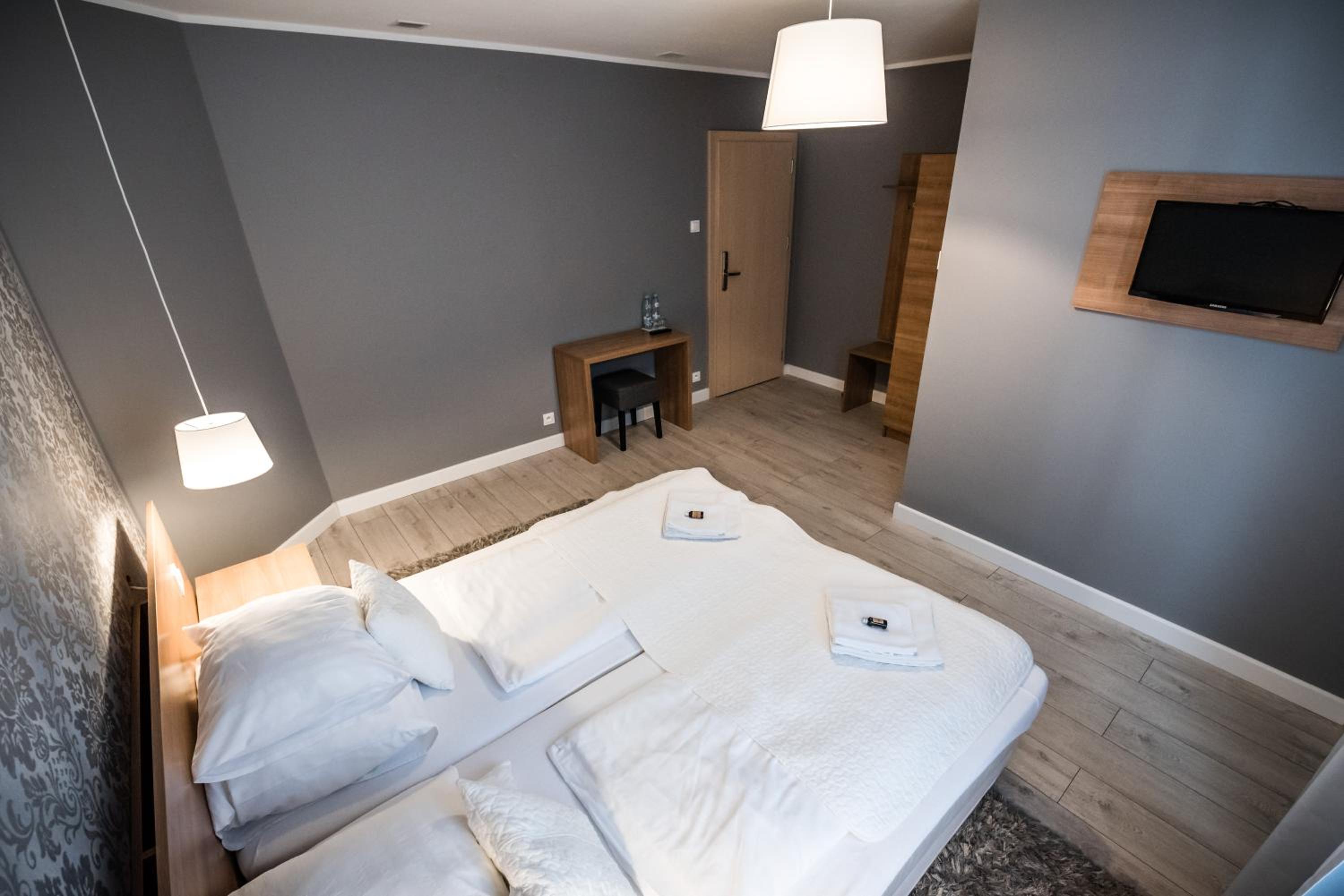 Double Room - Photo 5