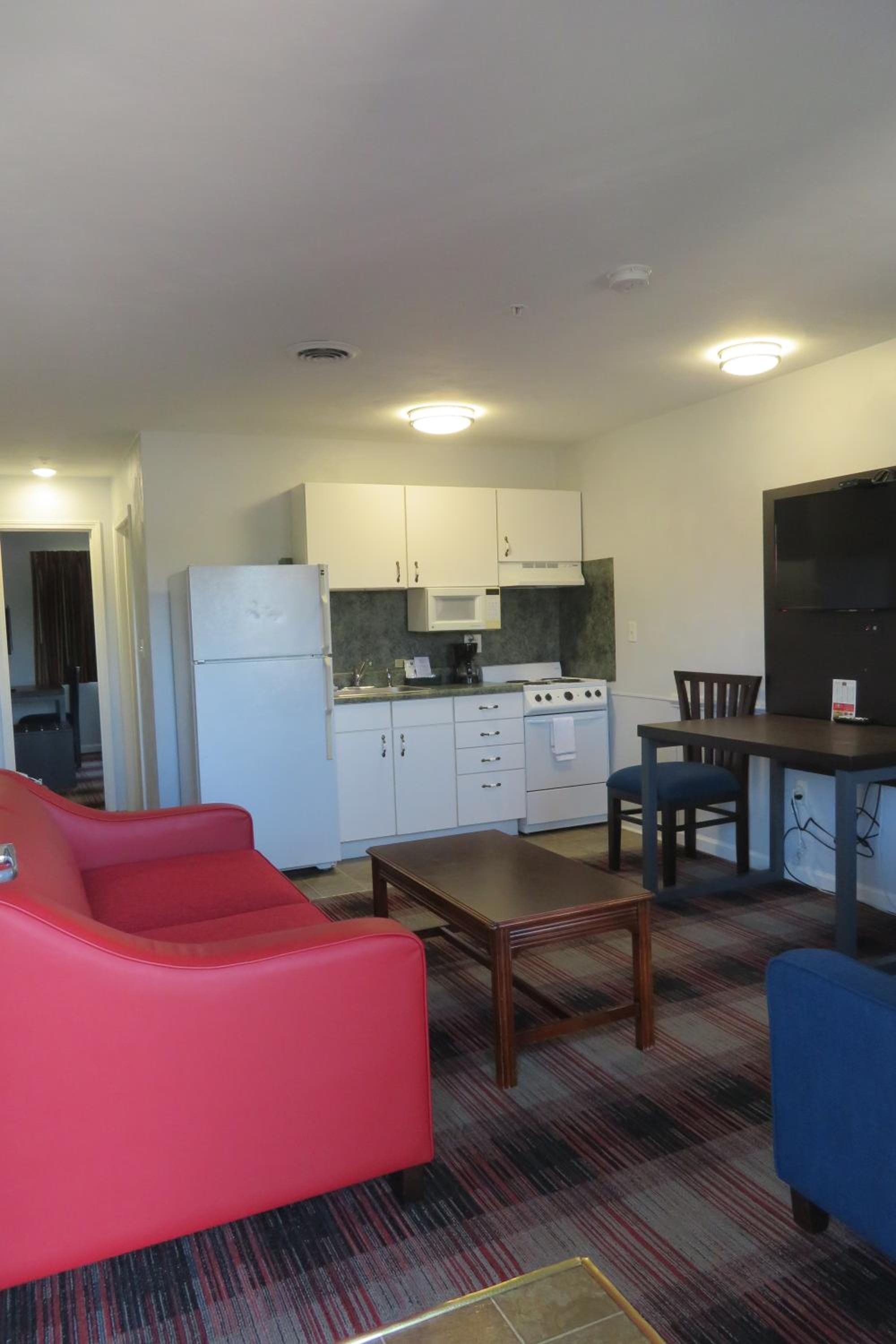 One-Bedroom Suite - Photo 2
