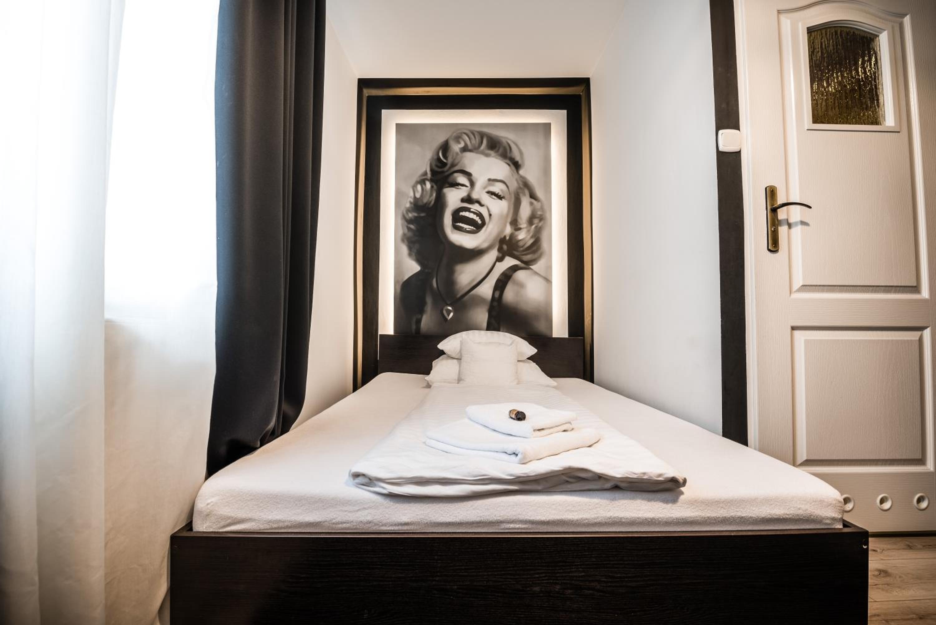 Single Room photo 2
