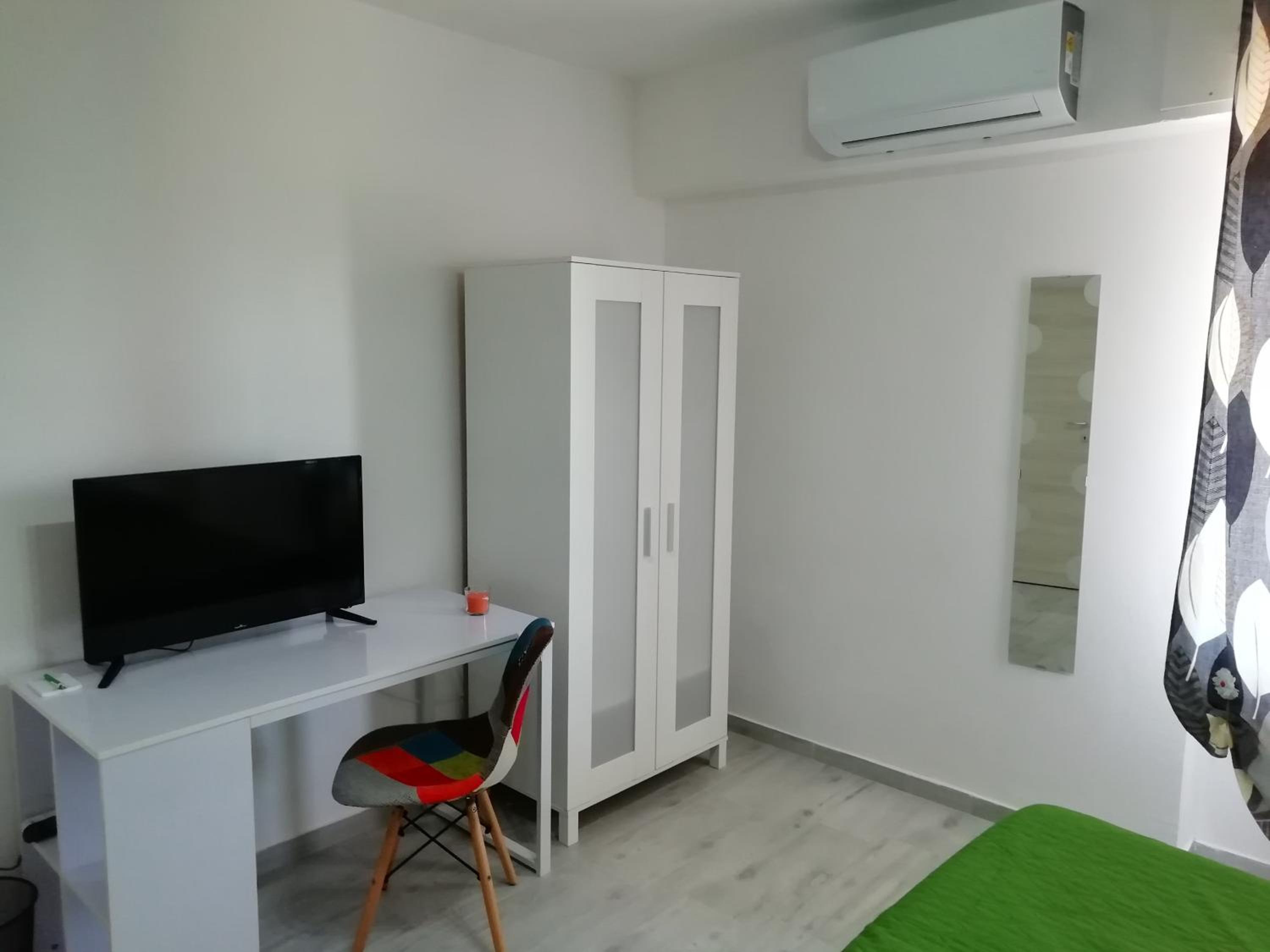 Family Room with Private Bathroom - Photo 10