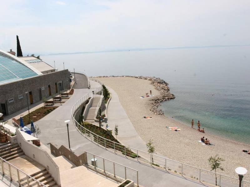 Apartment with Sea View - Photo 15