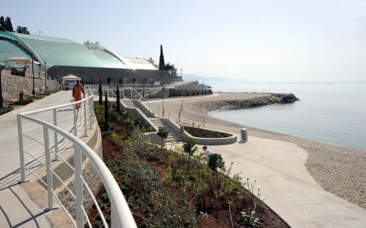 Apartment with Sea View - Photo 3