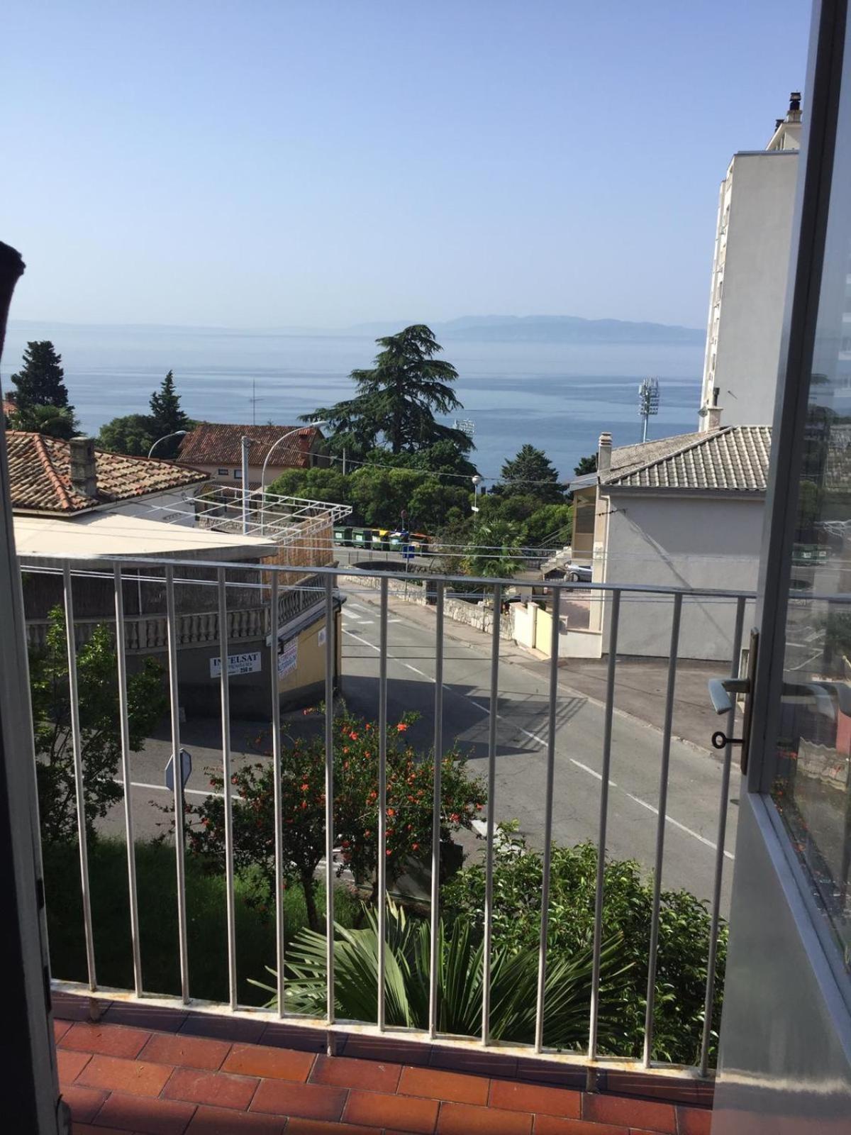 Apartment with Sea View - Photo 9