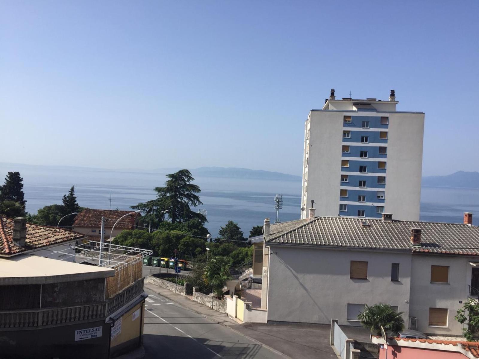 Apartment with Sea View - Photo 10