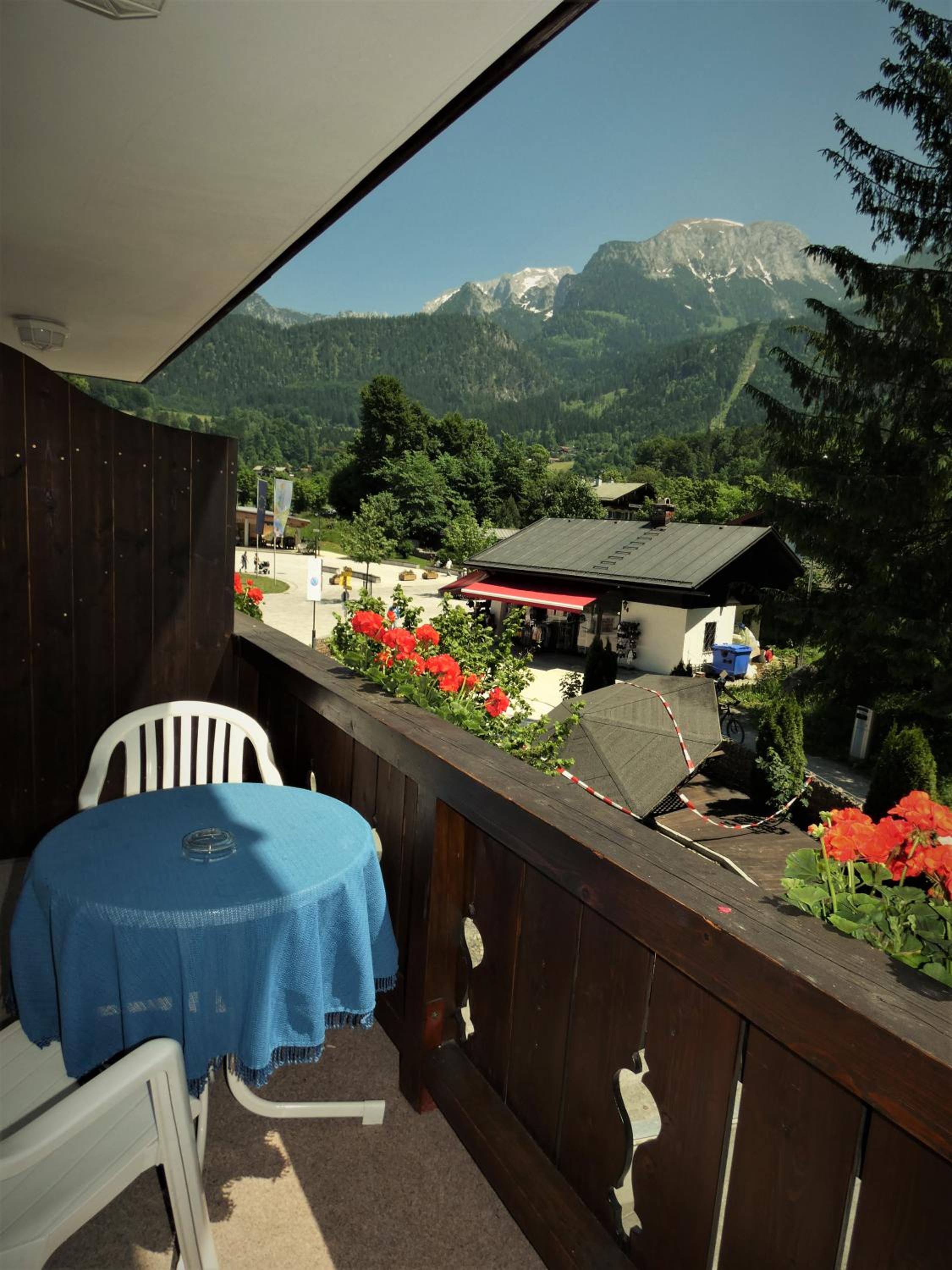 Double Room with Balcony and Mountain View photo 3