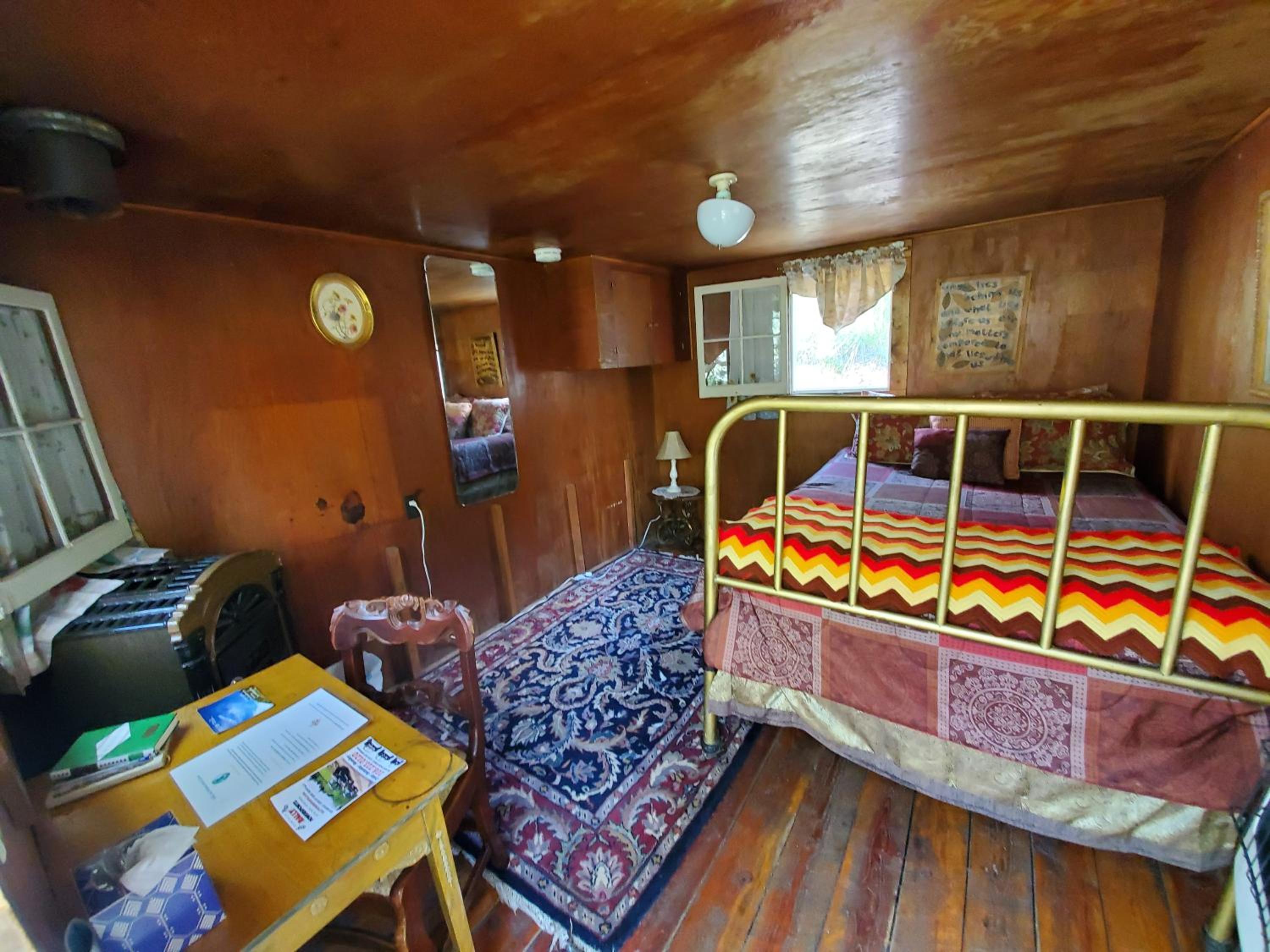 Cabin #2 - The "Just Be" Room photo 1