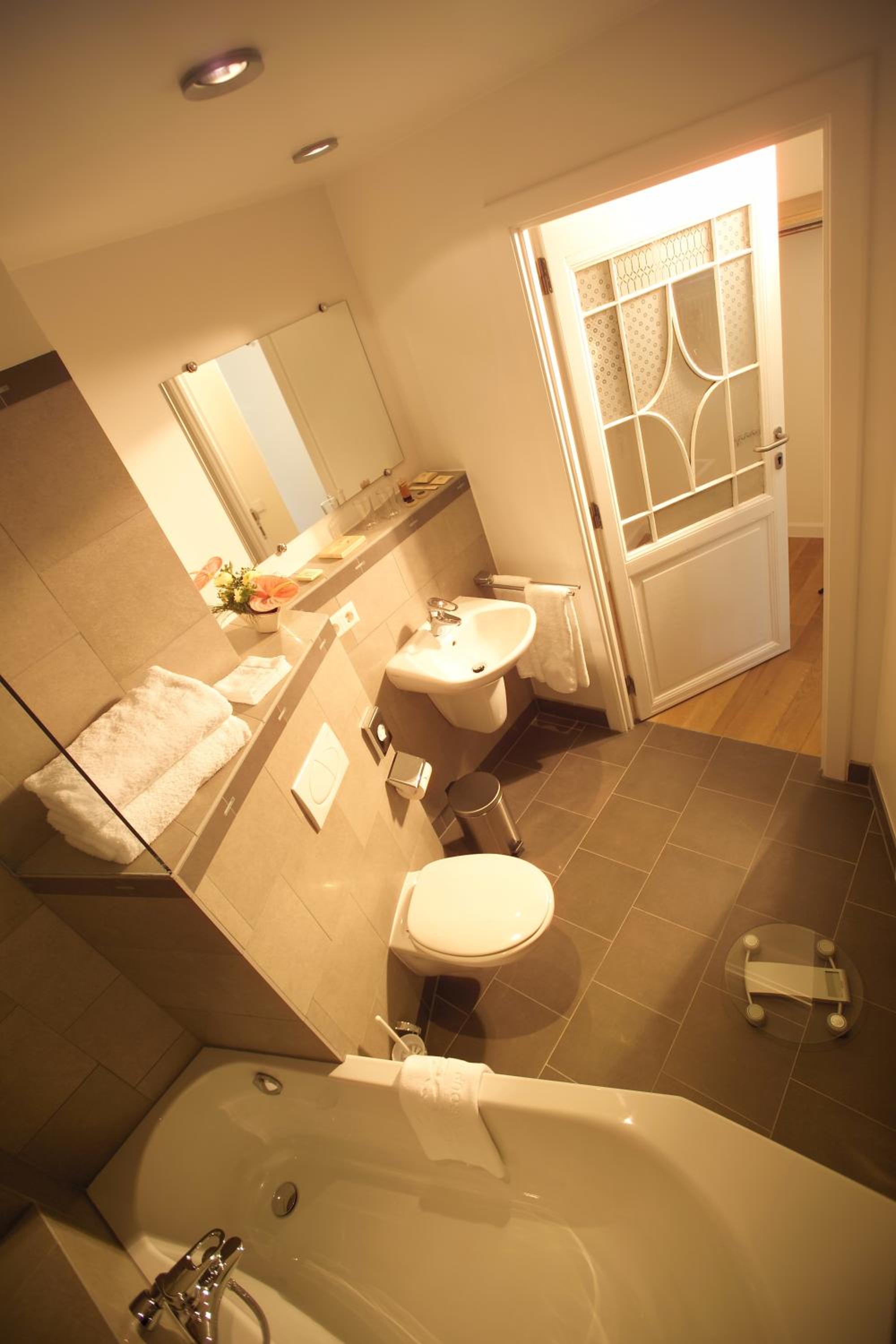 Suite - Photo 2