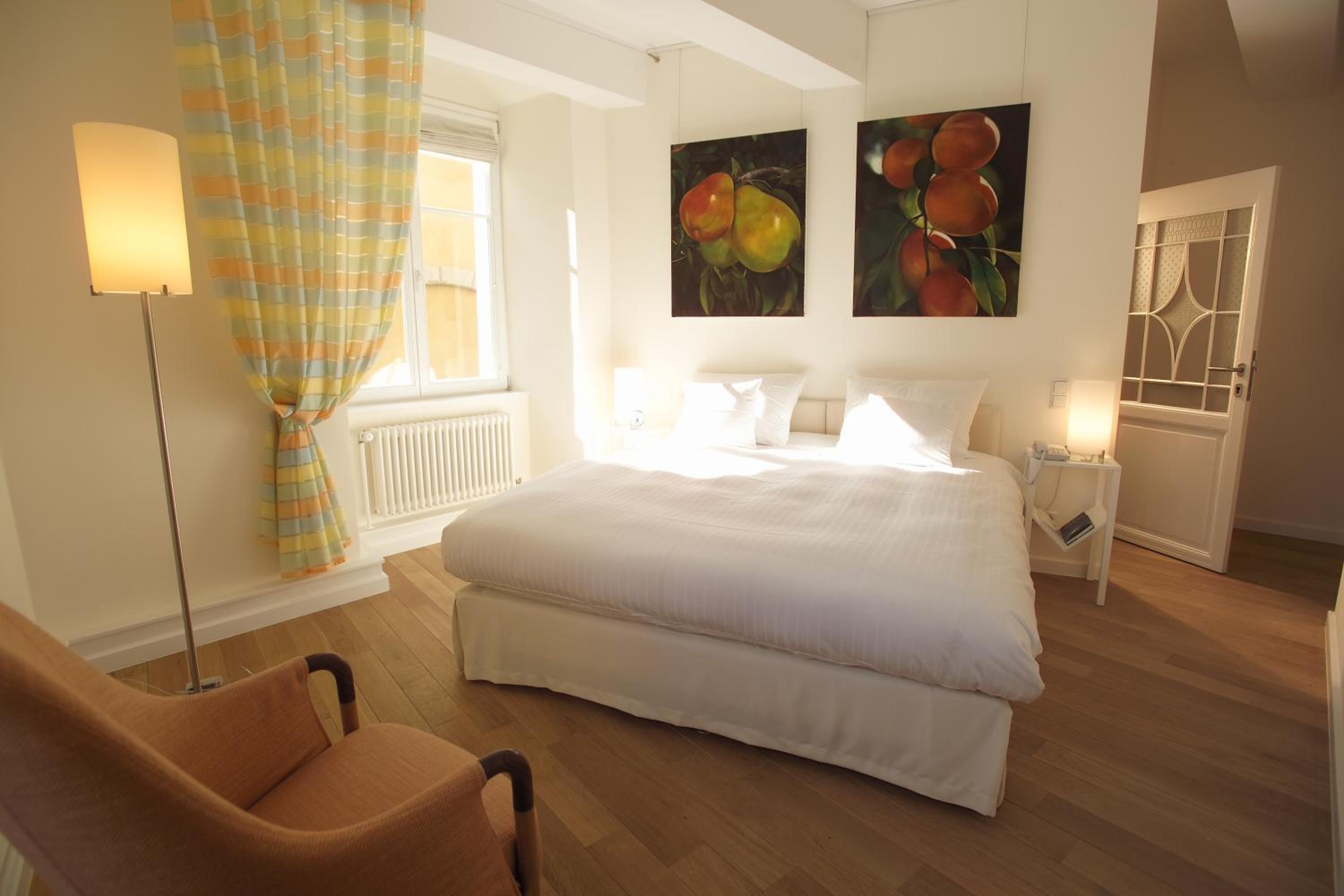 Suite - Photo 12