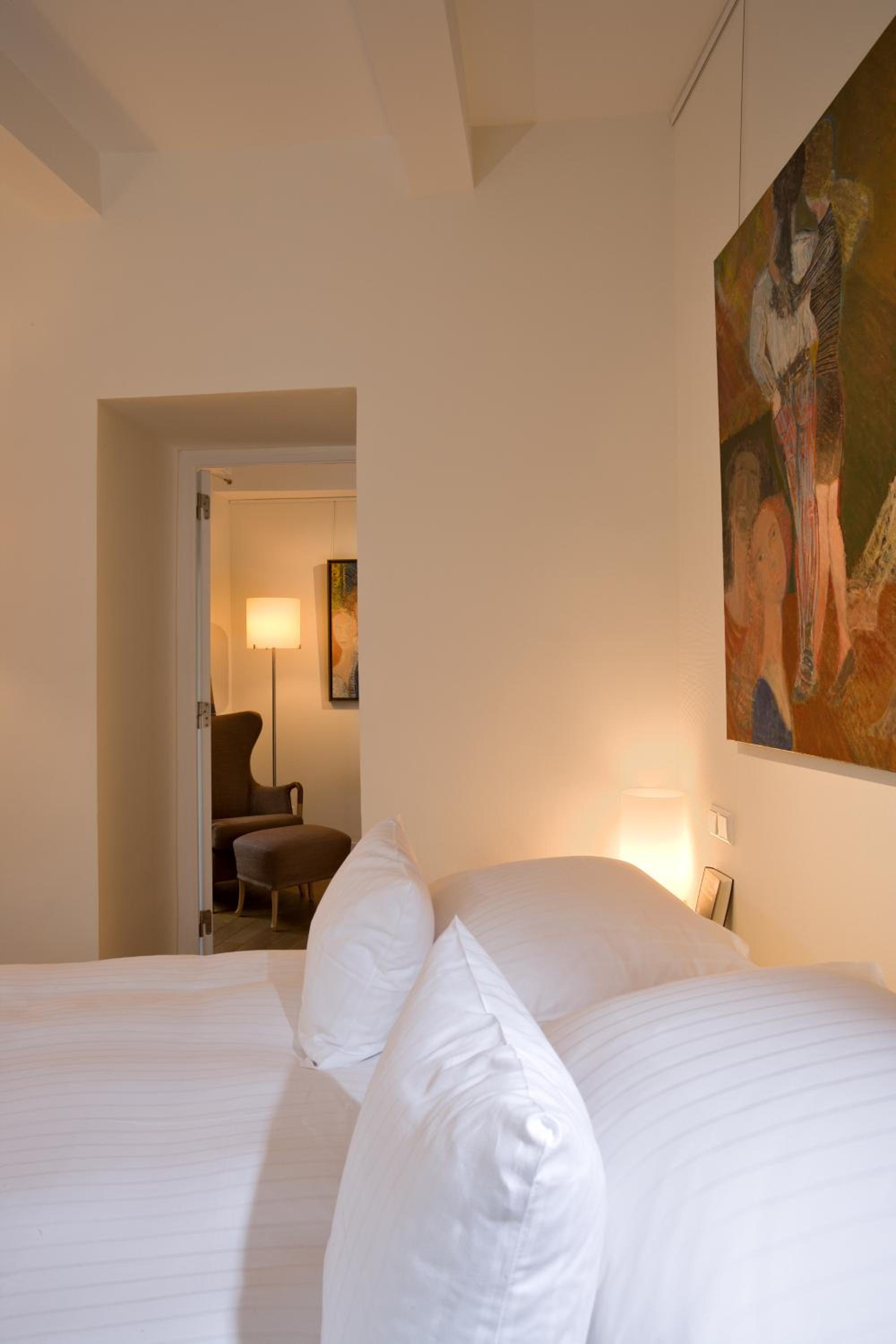 Suite - Photo 10