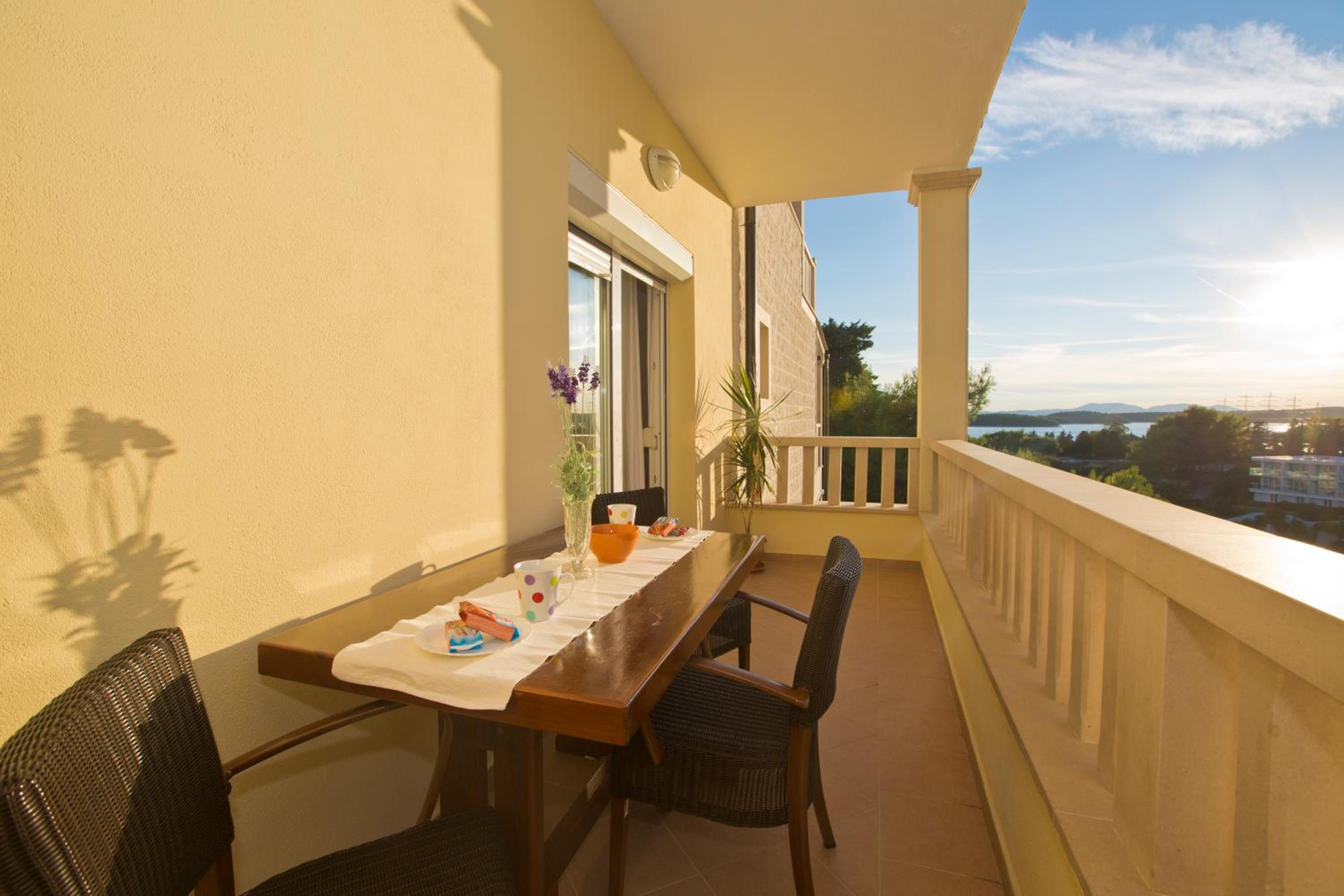 Apartment with Sea View - Photo 3