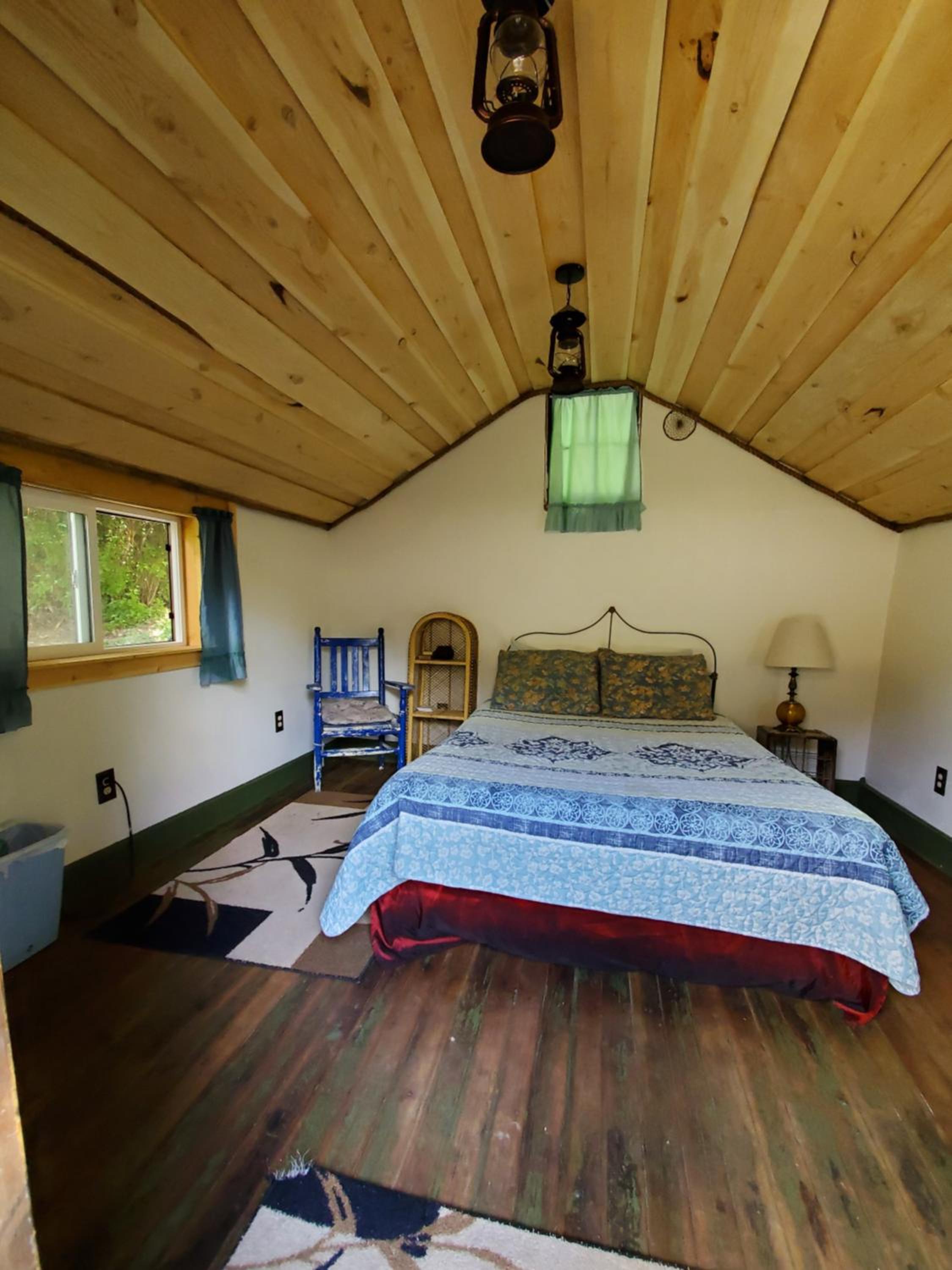 Queen Room photo 1
