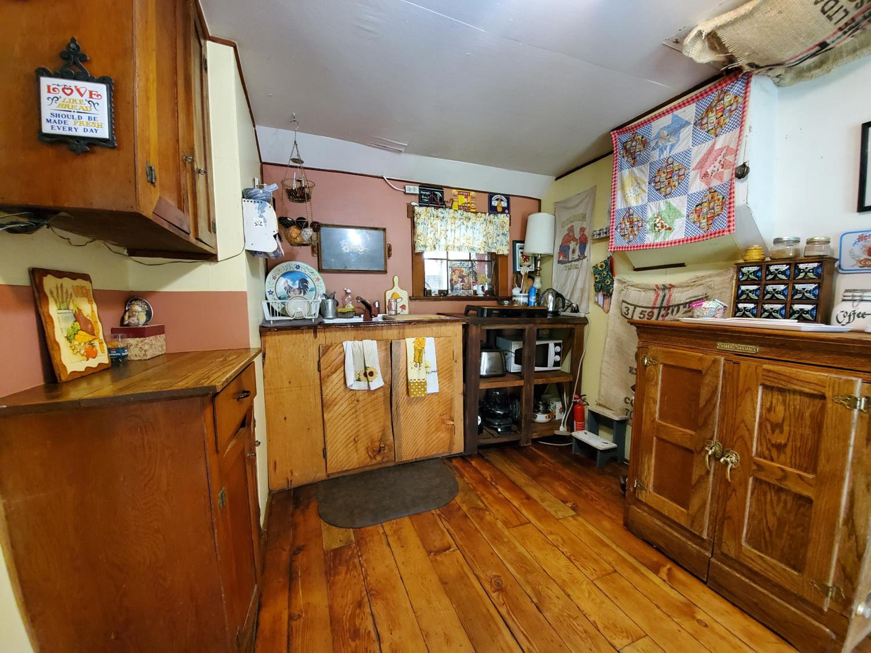 Queen Room photo 2