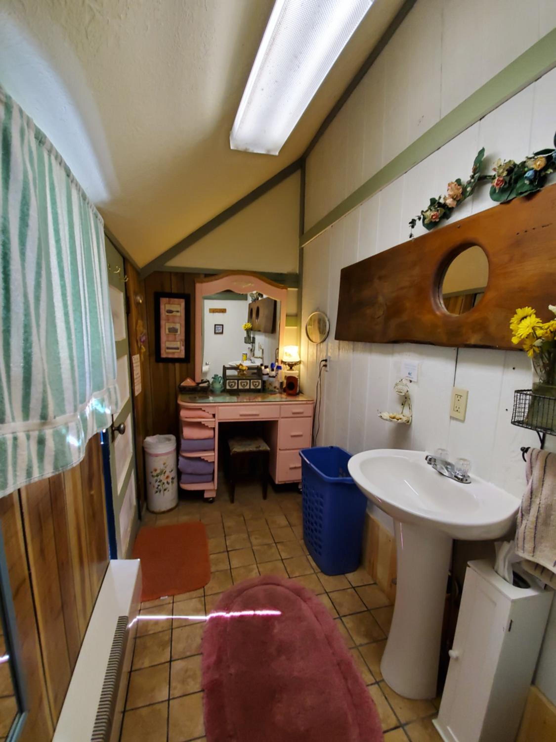 Cabin #3 - The Bird Room photo 2