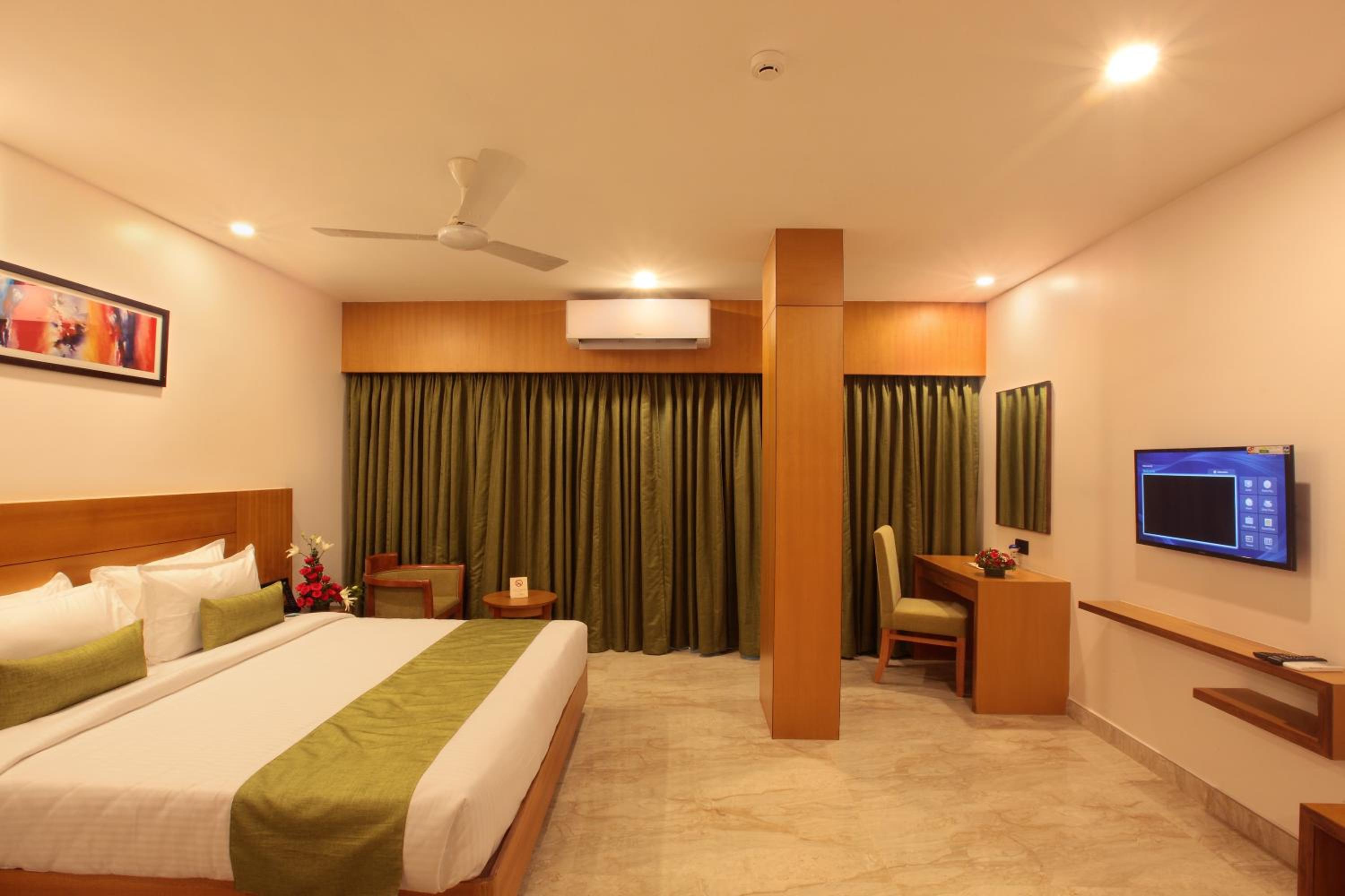 Deluxe King Room - Photo 4