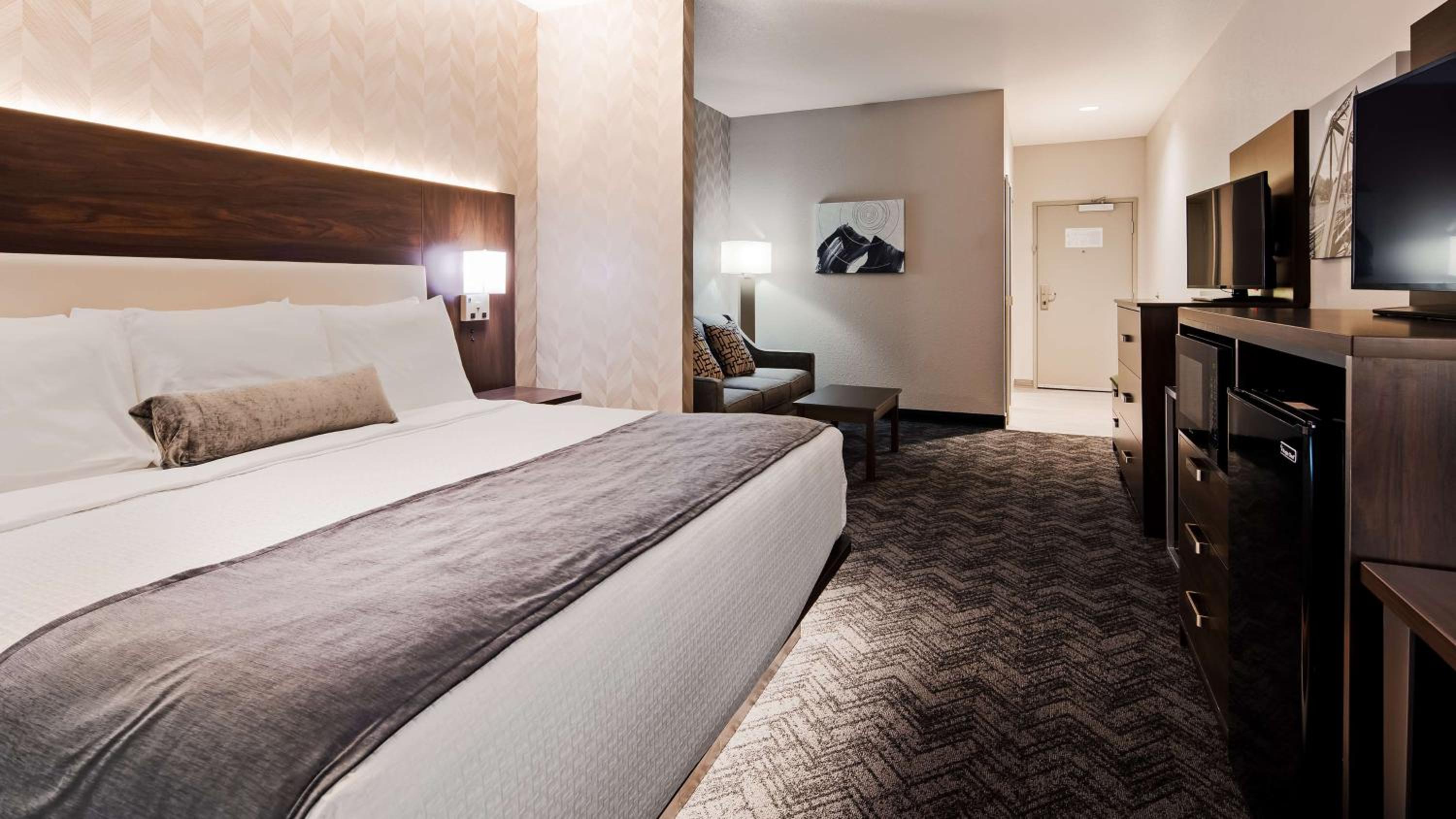 King Suite - Non-Smoking - Photo 4