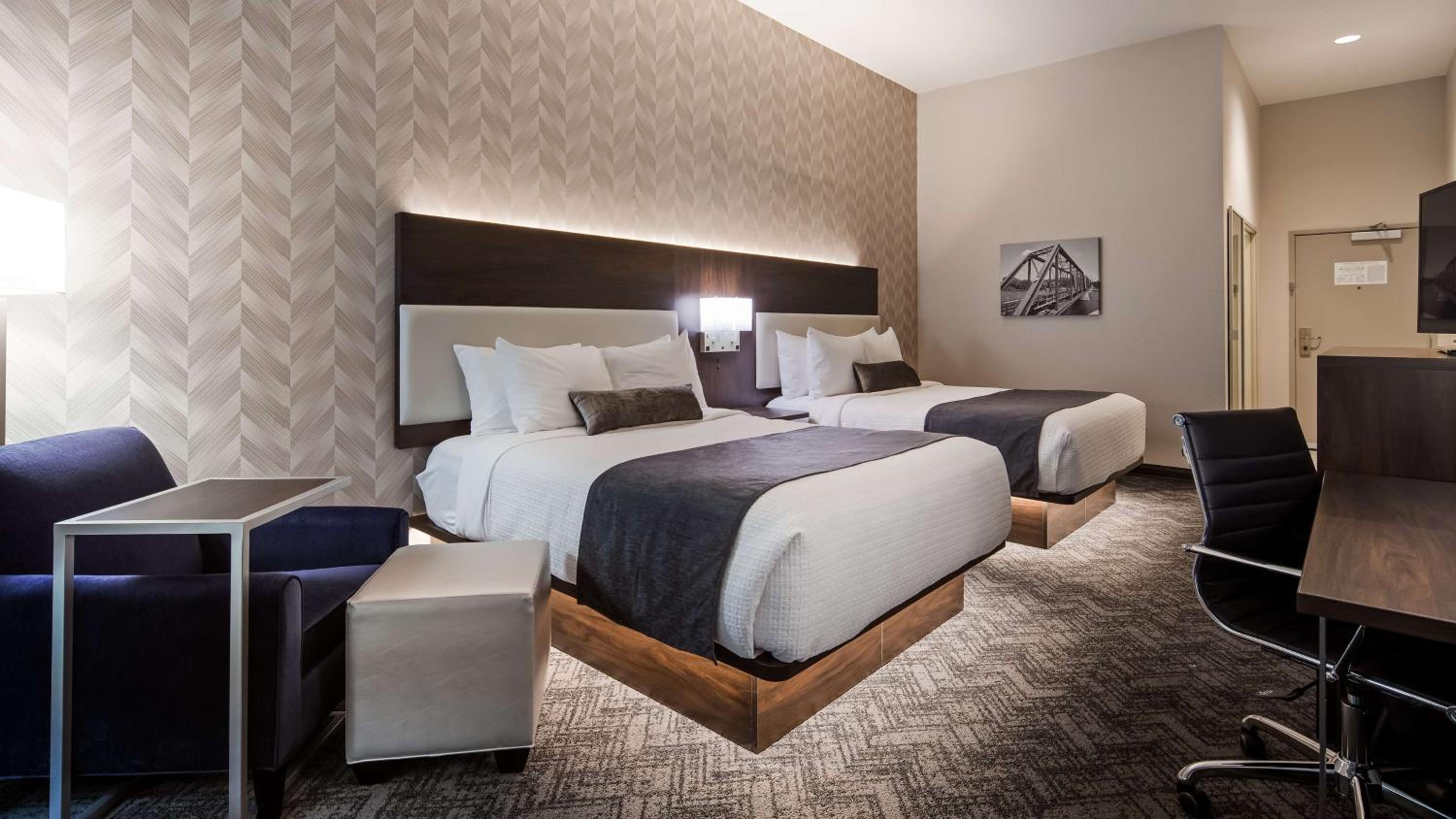 Queen Room with Two Queen Beds - Photo 1