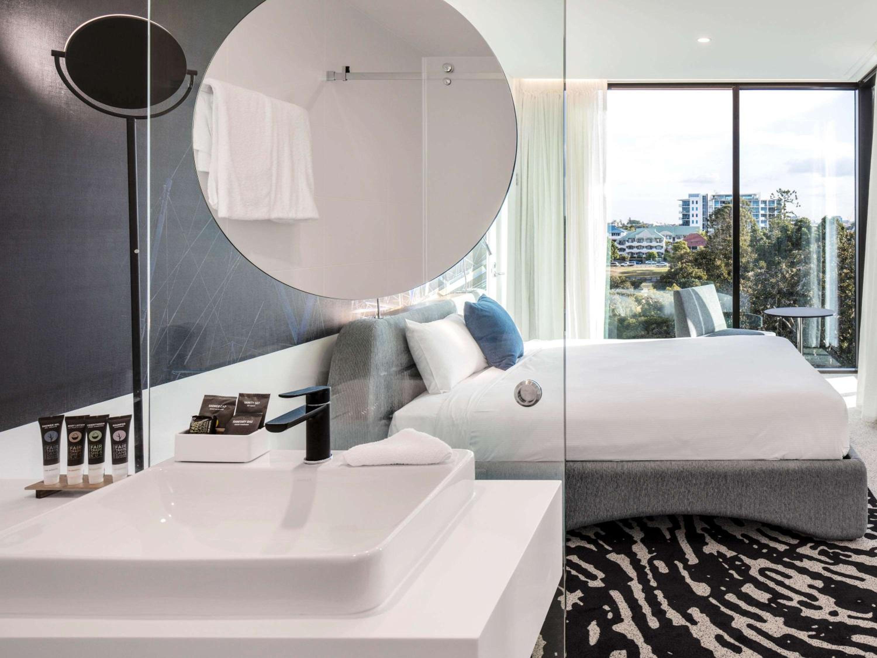 Family King 'N' Suite with Connecting Rooms