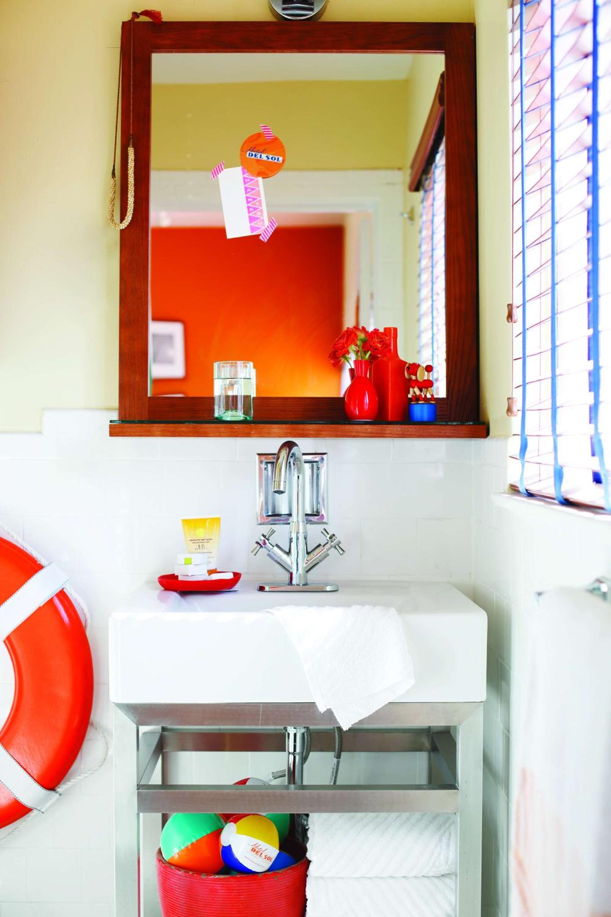 Queen Room with Pool View - Photo 2