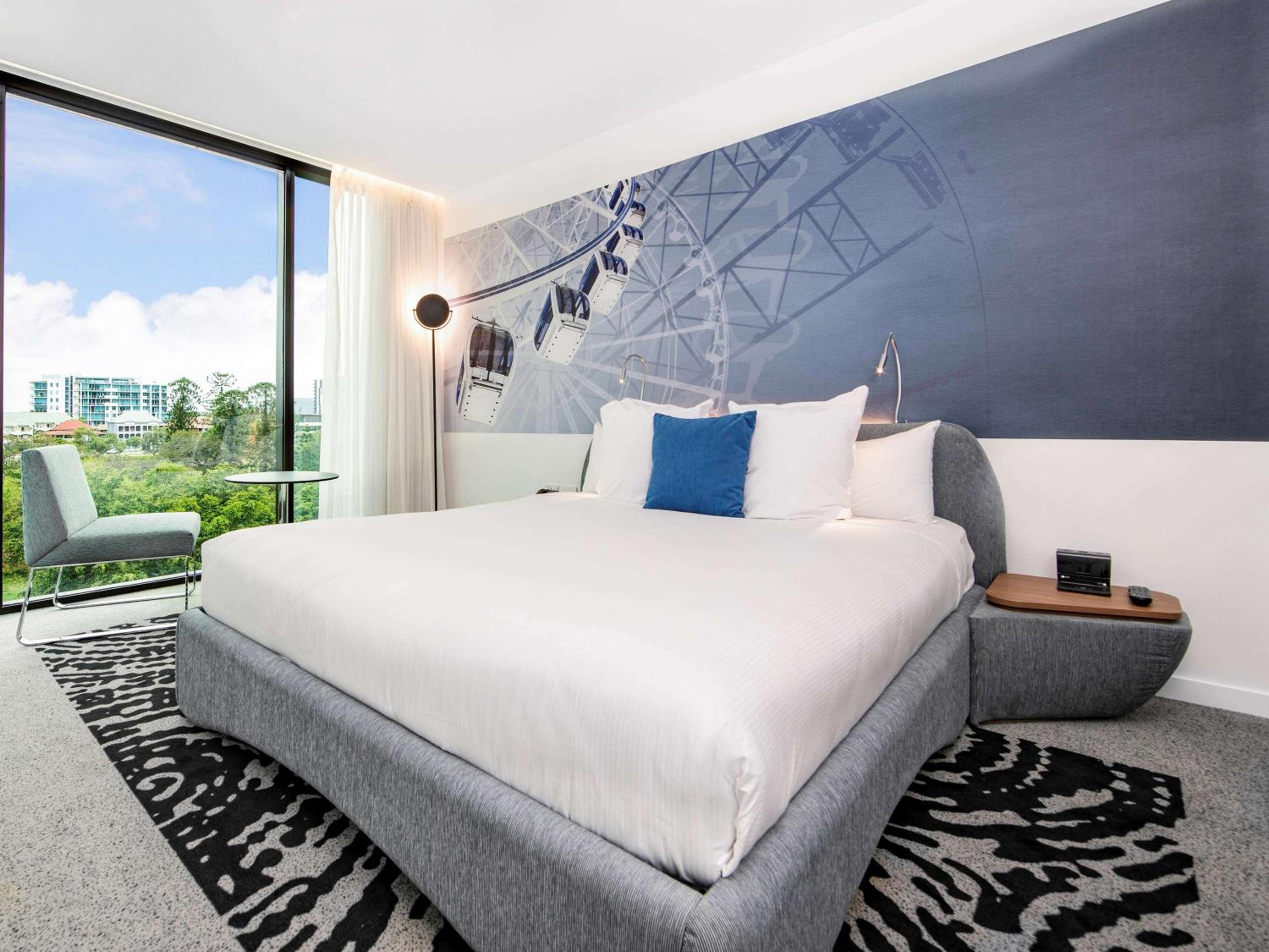Premier King 'N' Room with Park View