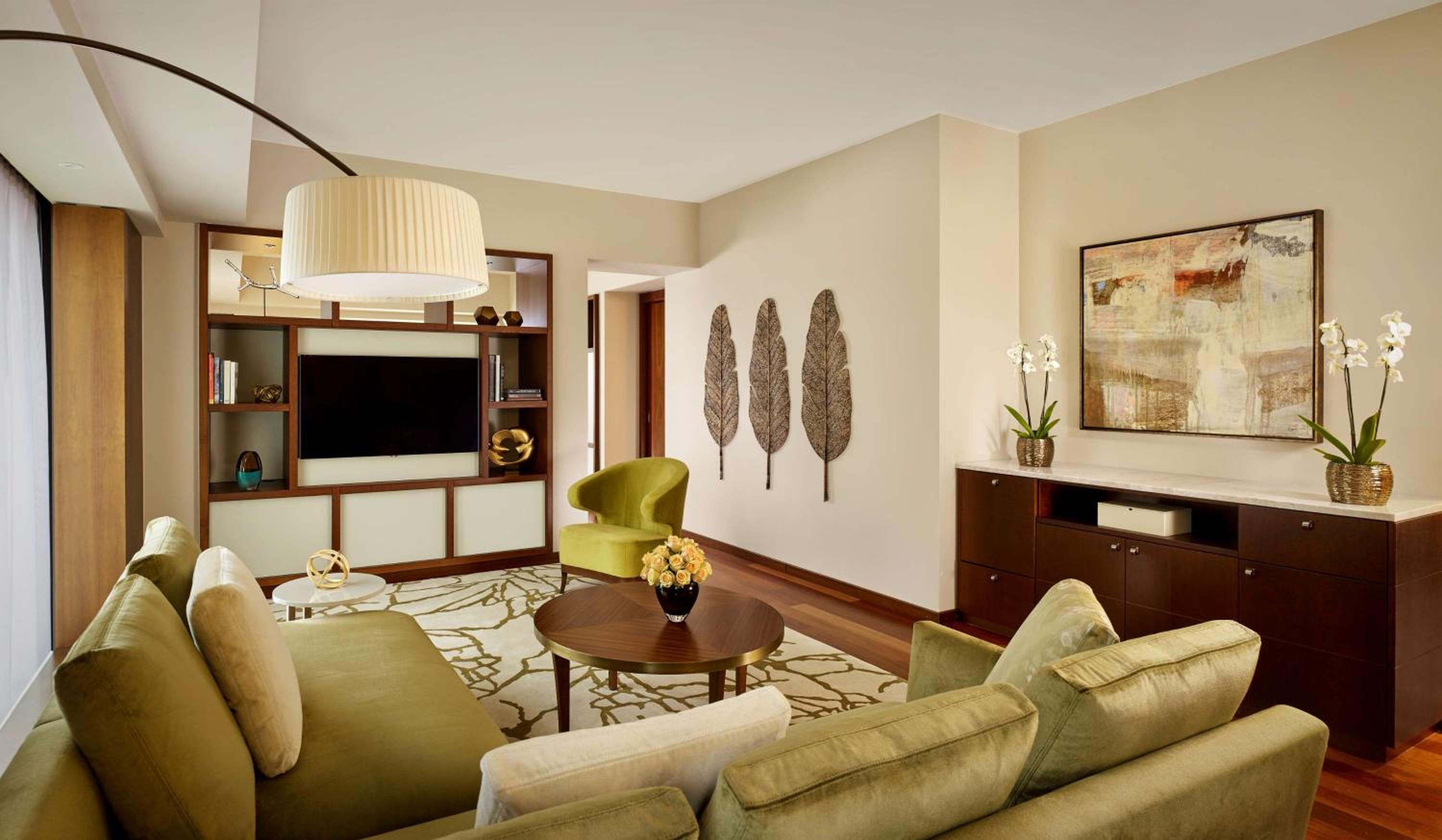 Two-Bedroom Ambassador Suite thumbnail 5