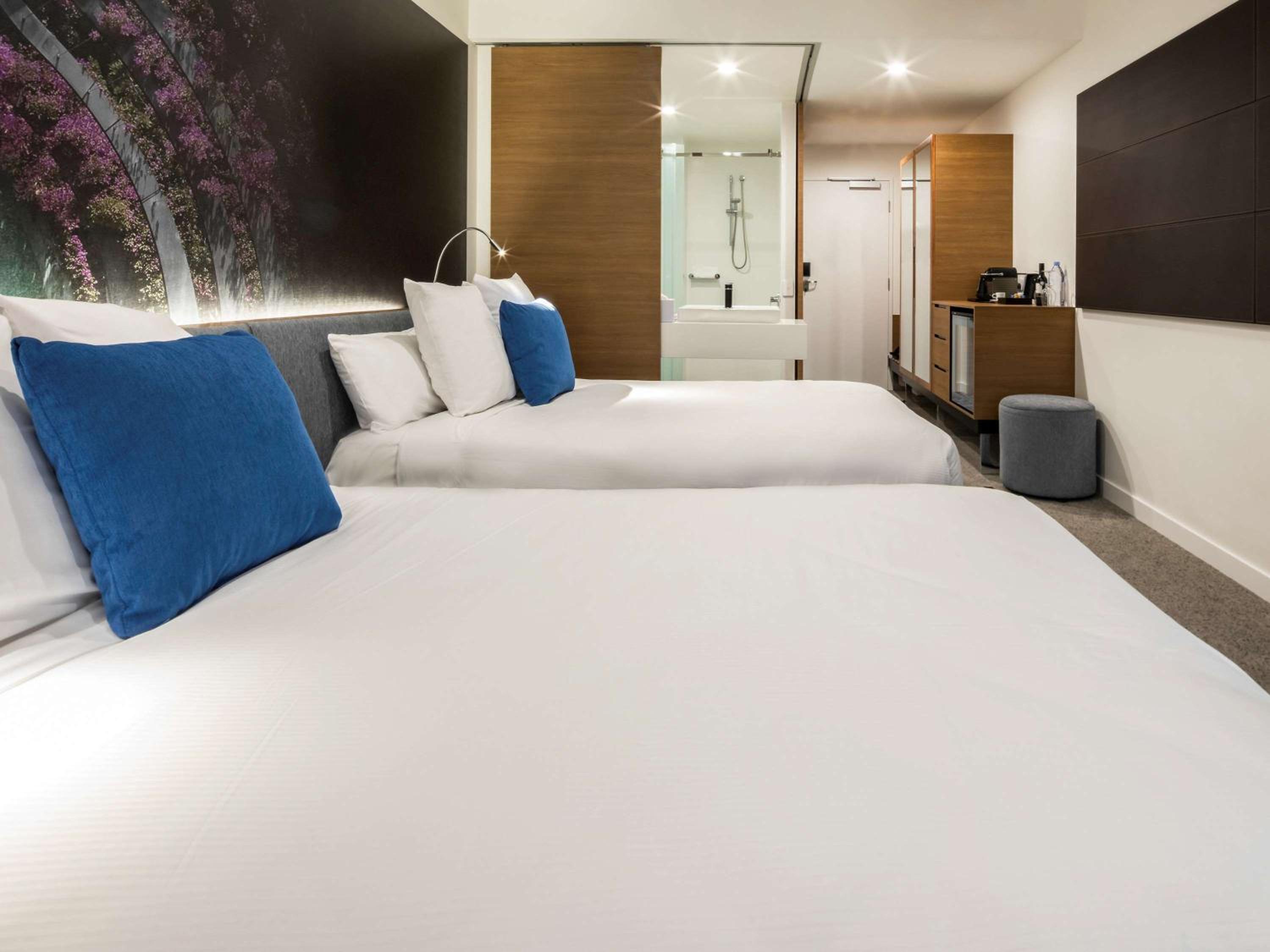 Family King 'N' Suite with Connecting Rooms