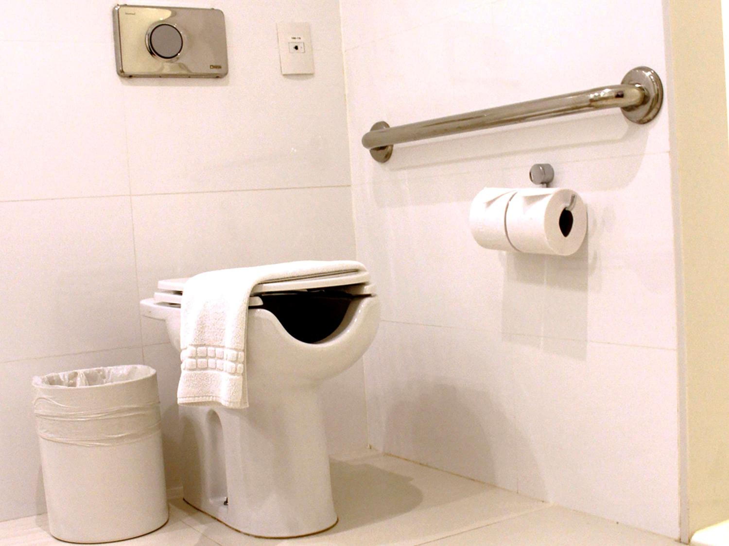 Twin Room - Disability Access photo 3