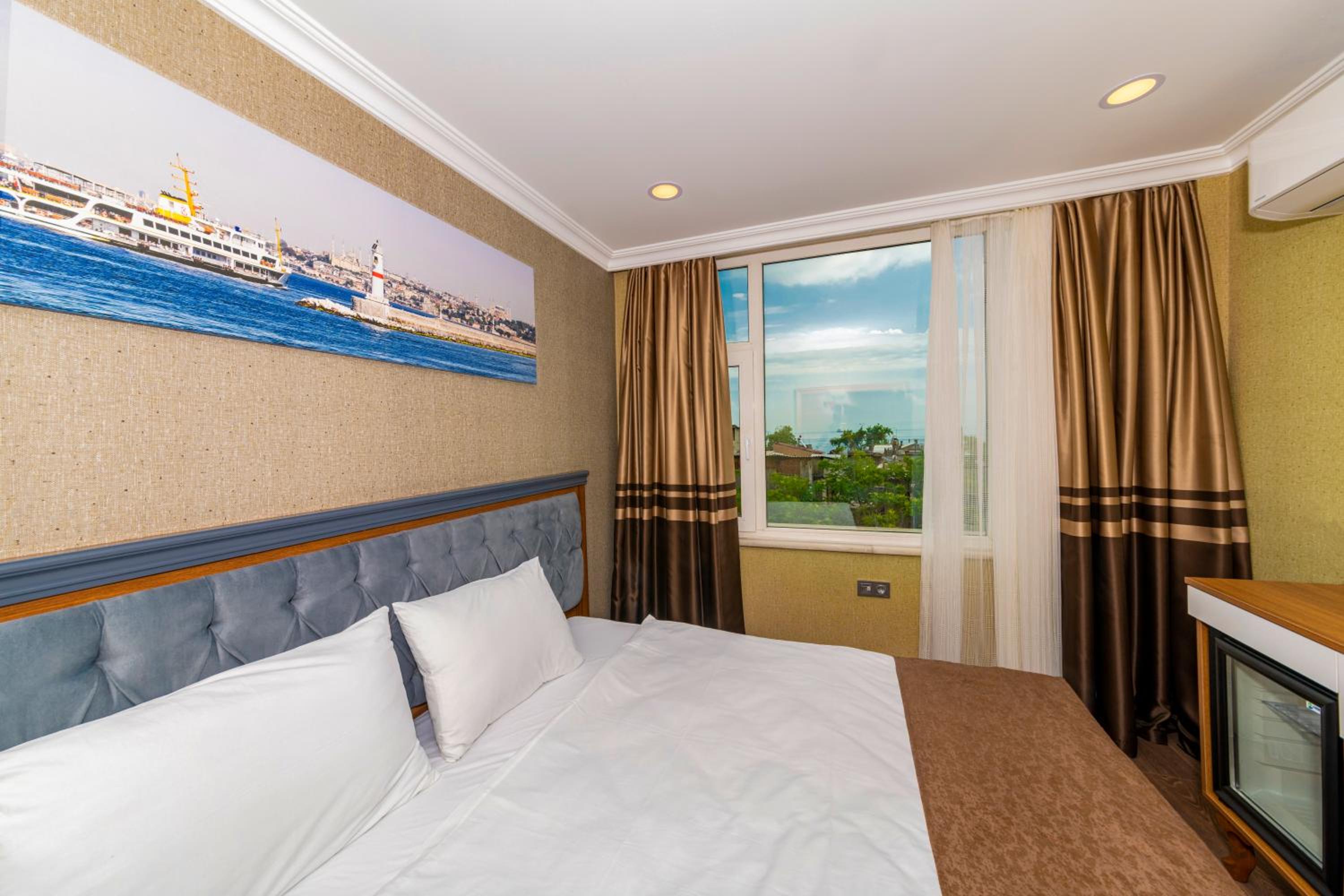 Standard Double or Twin Room with Sea View photo 1