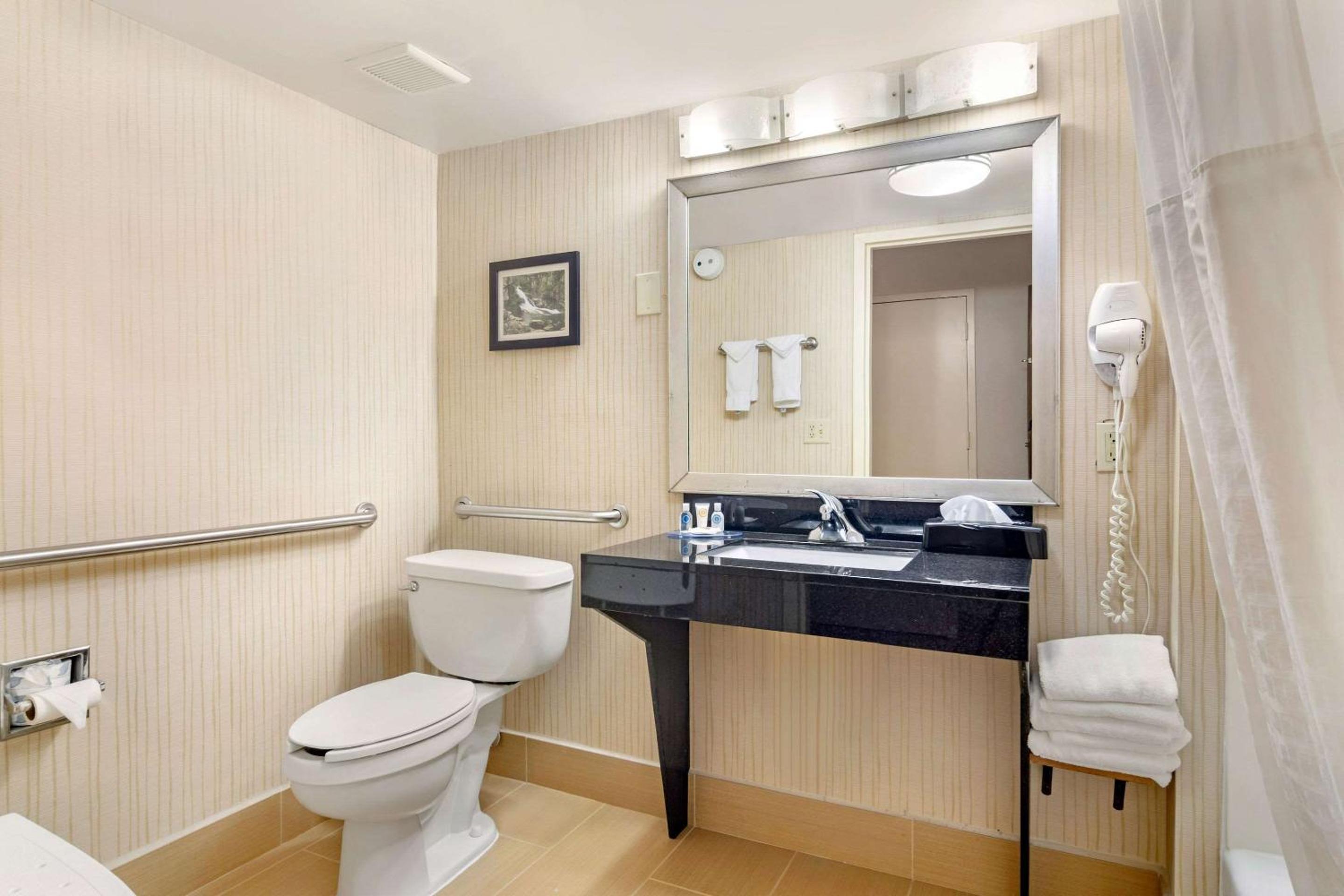 King Room - Non-Smoking - Photo 4