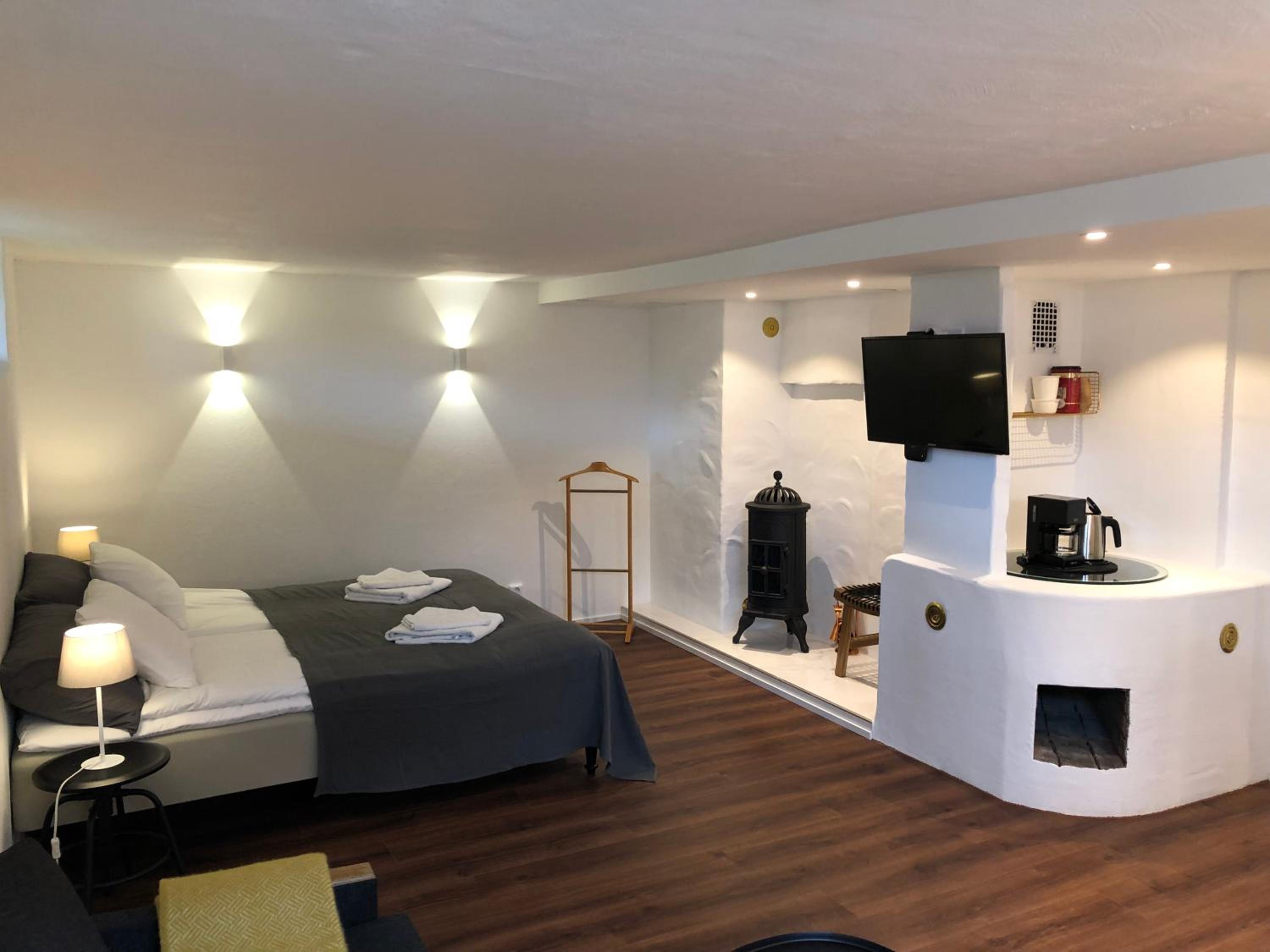 Studio Apartment - Photo 1