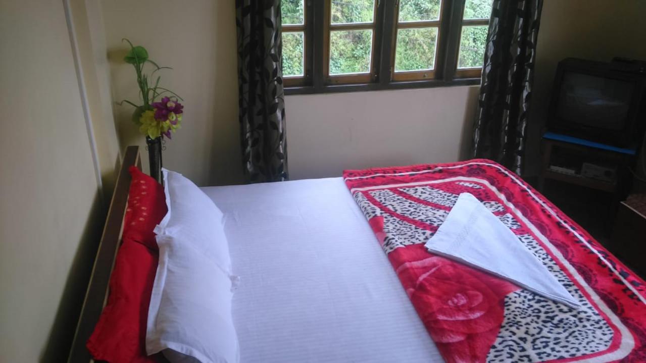 Deluxe Double Room (2 Adults + 1 Child) photo 3