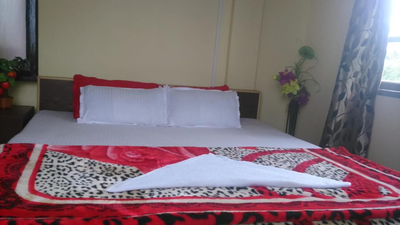 Deluxe Double Room (2 Adults + 1 Child) photo 2