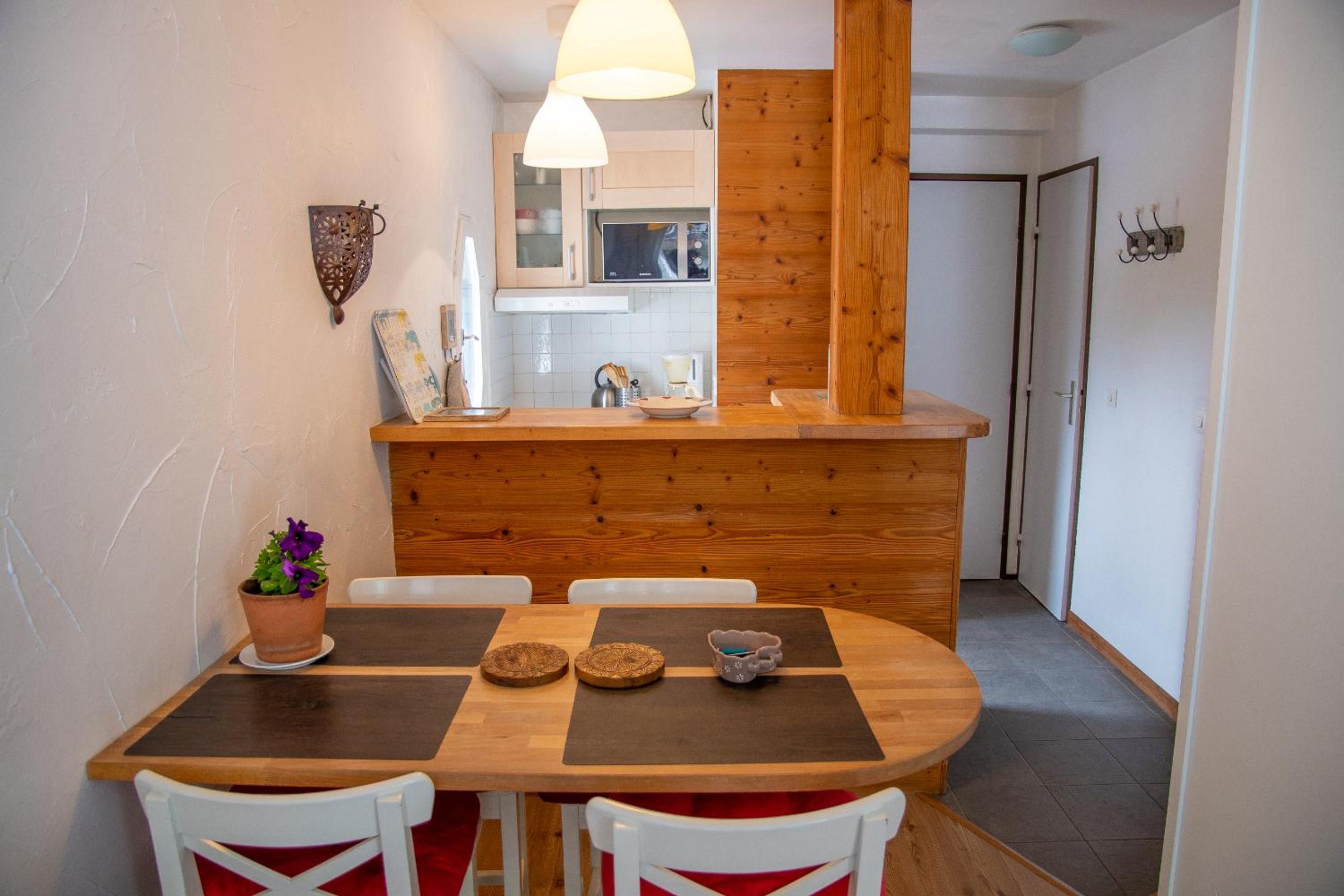 Apartment with Mountain View