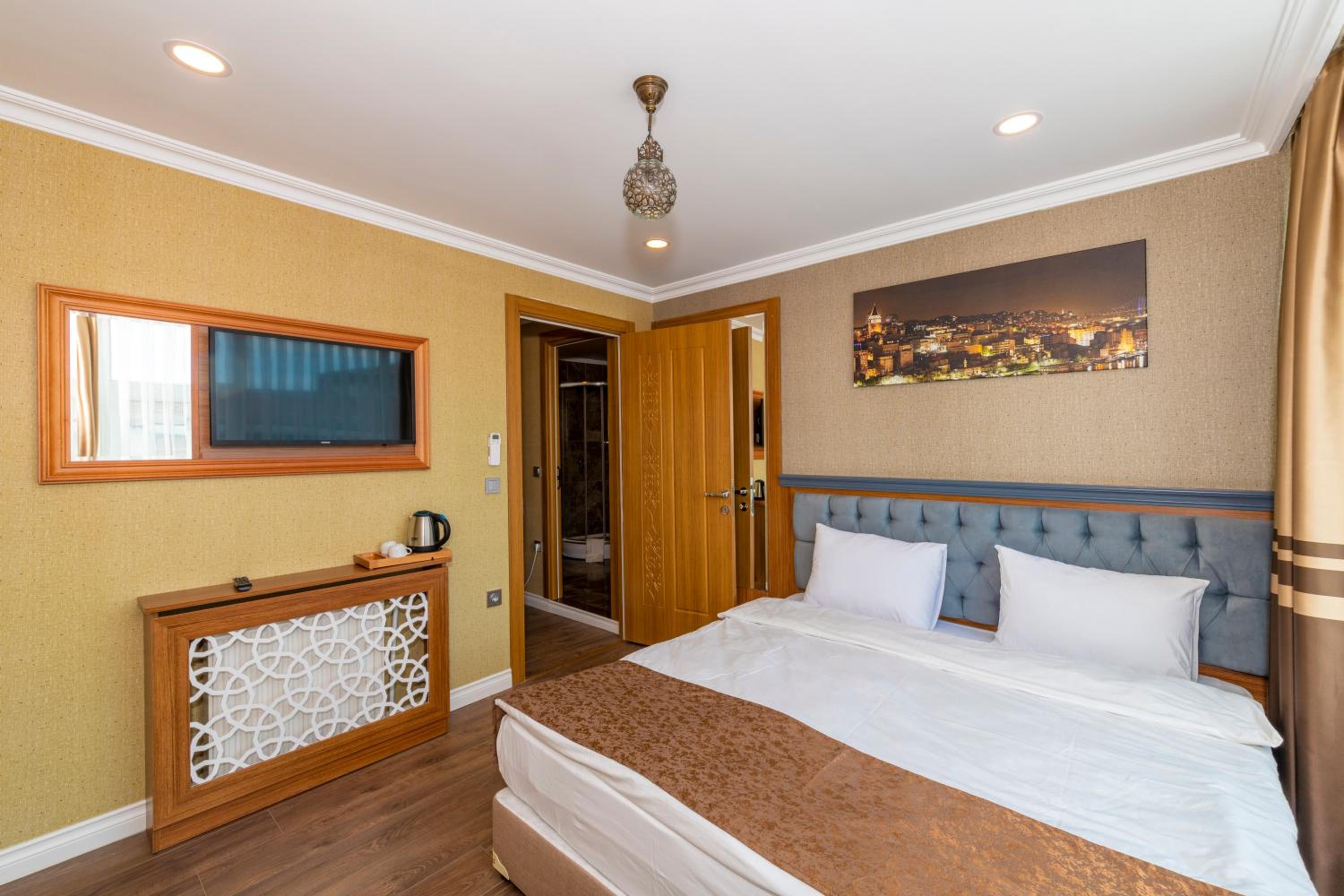 Standard Double or Twin Room photo 1