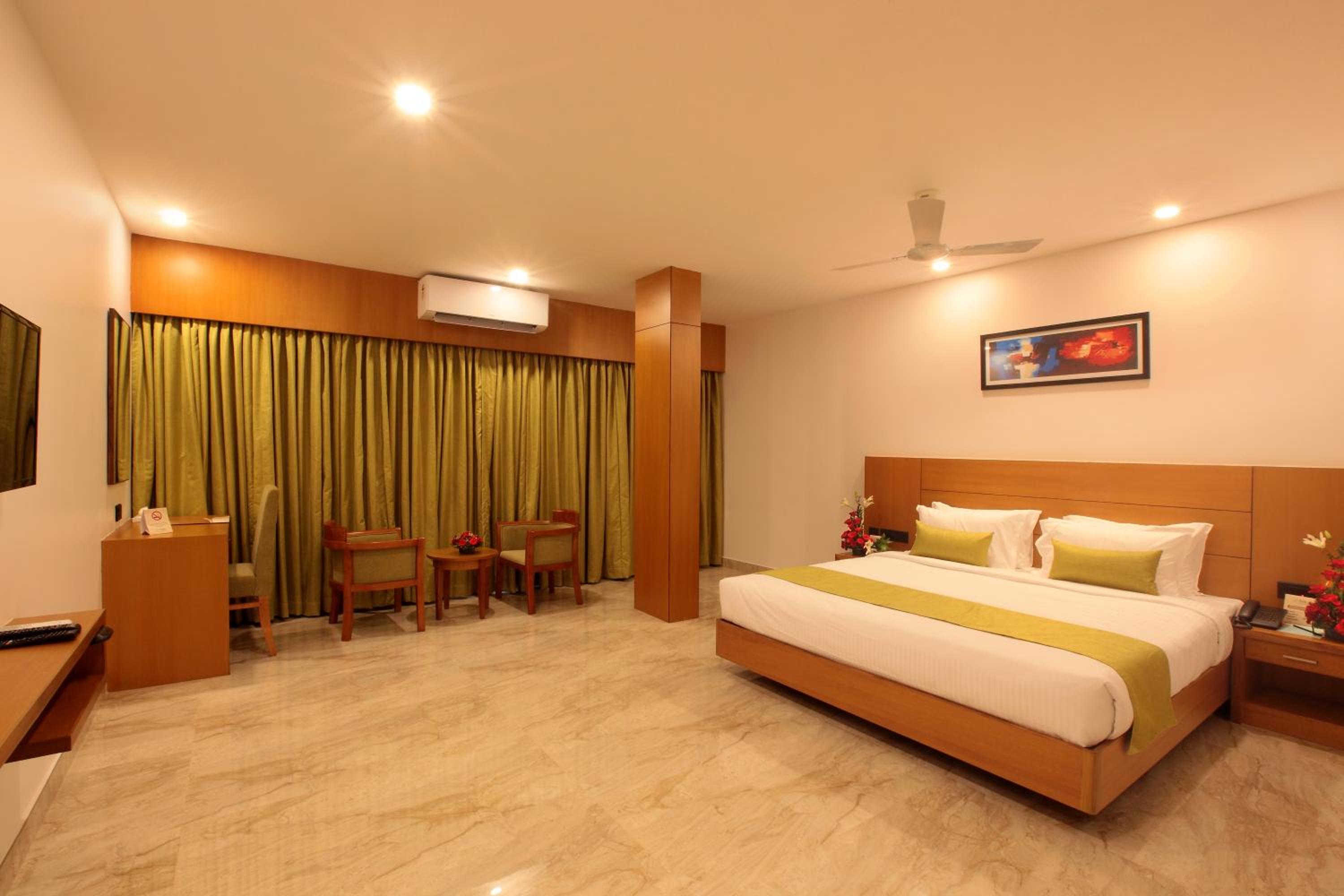 Deluxe King Room - Photo 1