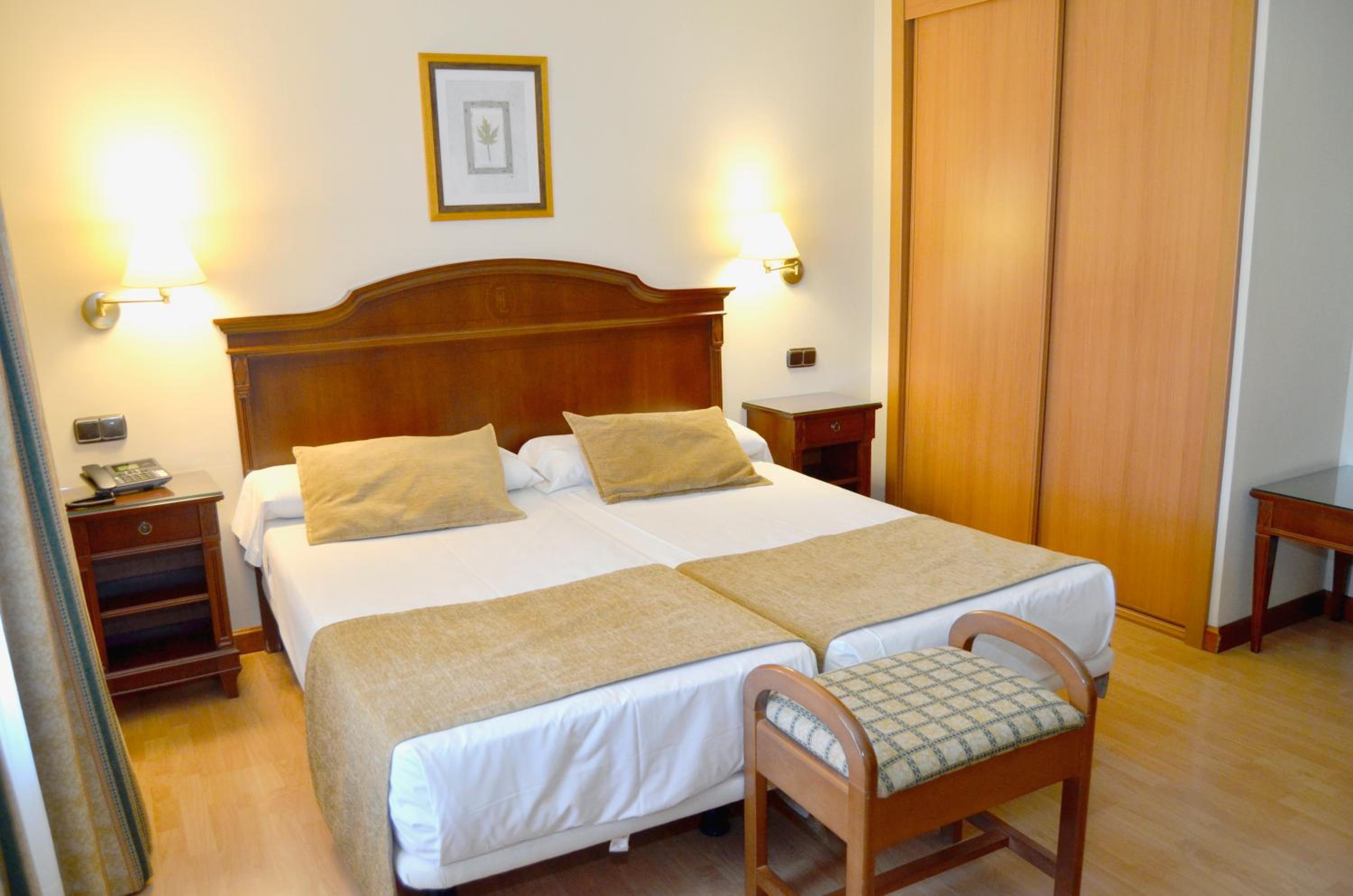 Superior Twin Room - Photo 4