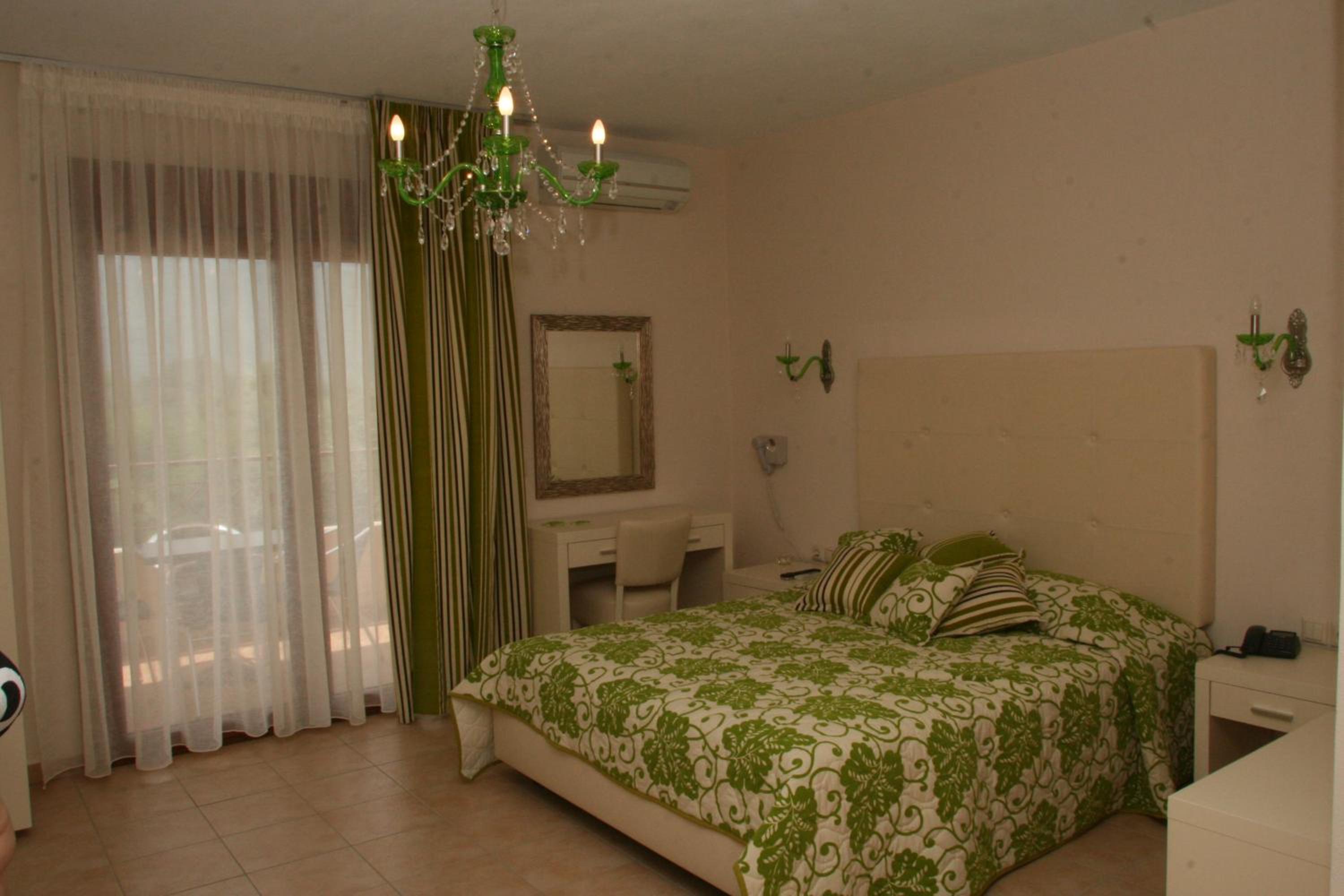 Studio with Sofa Bed