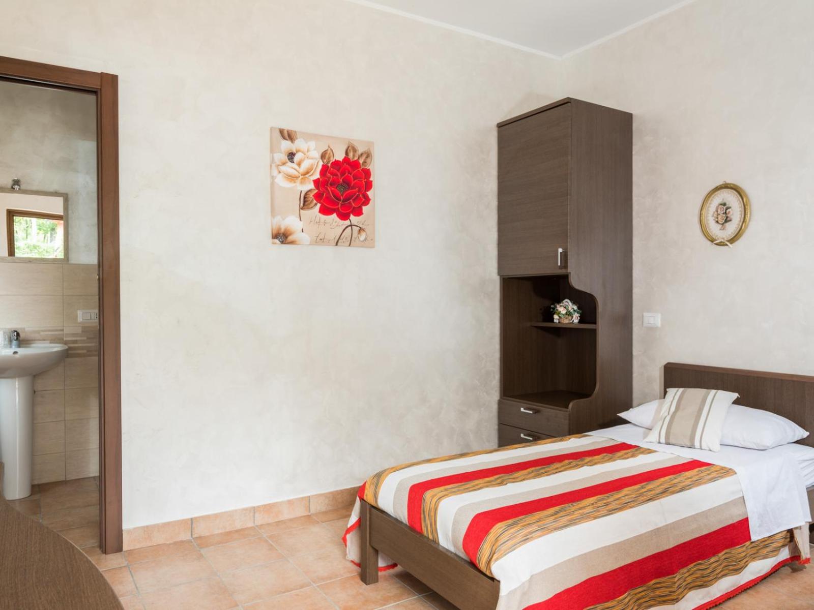 Single Room photo 2